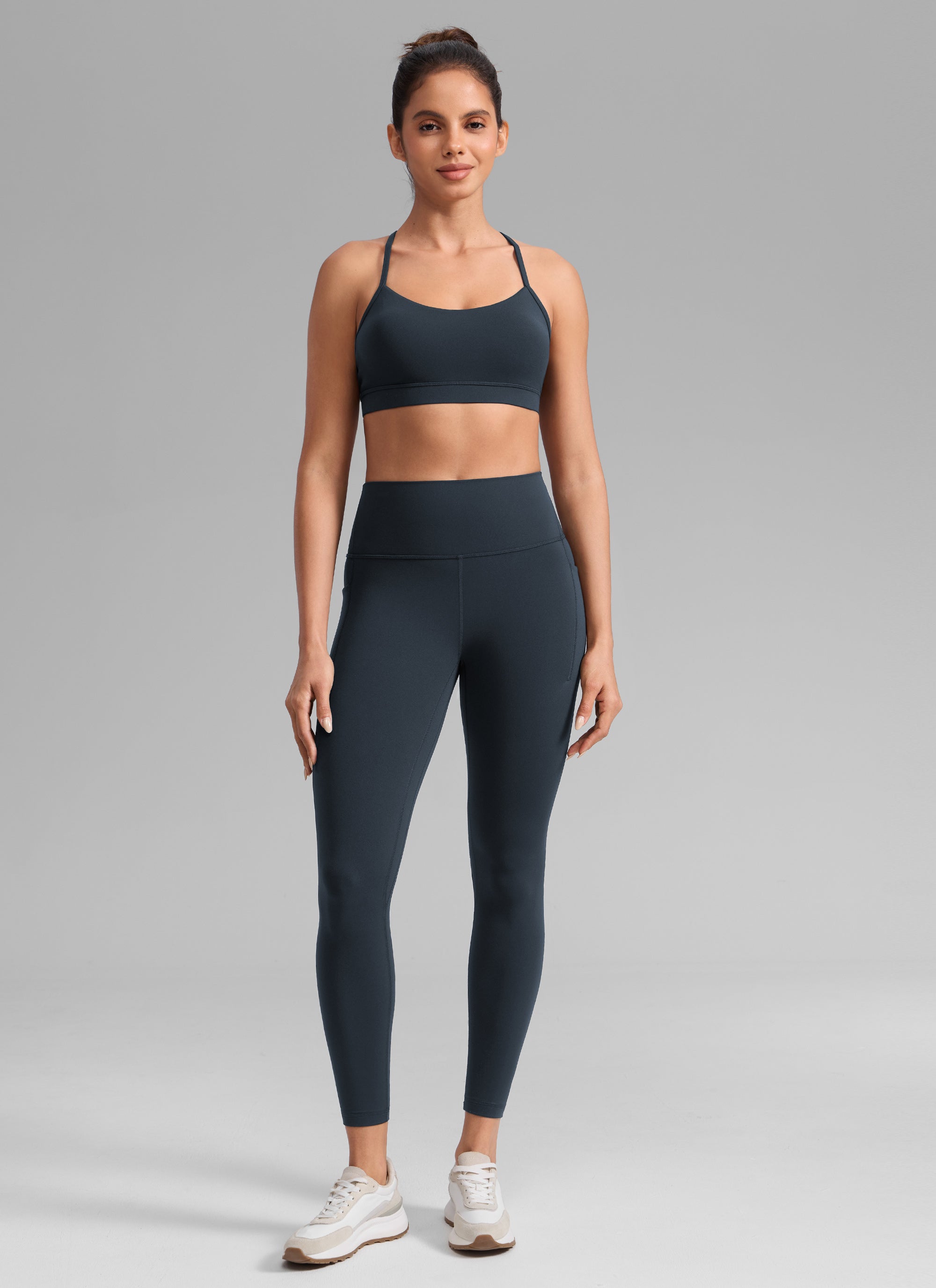 CRZ YOGA Naisten Butterlift-treenileggingit korkealla vyötäröllä ja taskuilla 64 cm True Navy @model_info:Dany