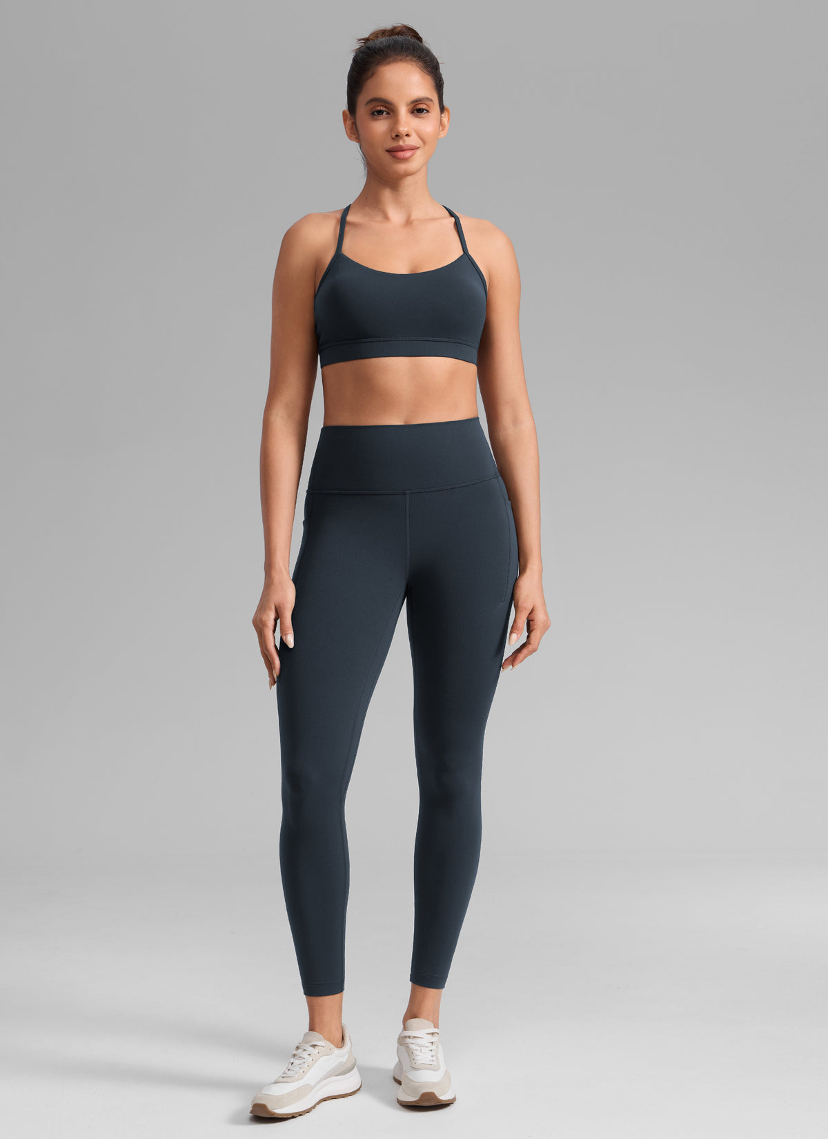 CRZ YOGA Naisten Butterlift-treenileggingit korkealla vyötäröllä ja taskuilla 64 cm True Navy @model_info:Dany