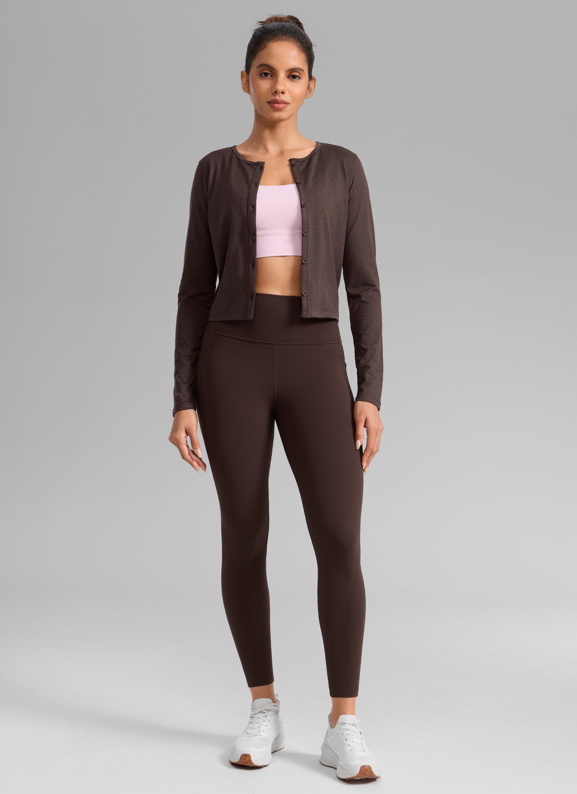 CRZ YOGA Naisten Butterlift-treenileggingsit korkealla vyötäröllä ja taskuilla 64 cm Hot Fudge Brown @model_info:Dany
