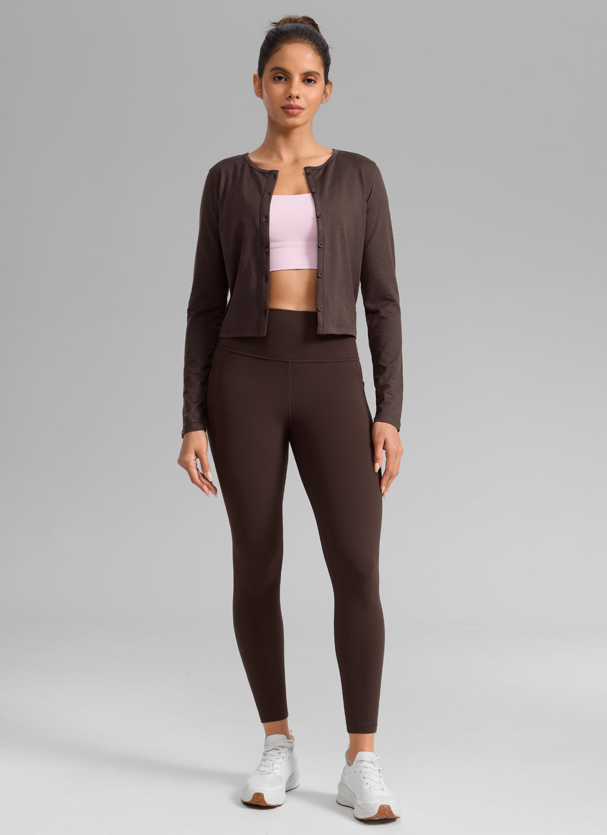 CRZ YOGA Naisten Butterlift-treenileggingsit korkealla vyötäröllä ja taskuilla 64 cm Hot Fudge Brown @model_info:Dany