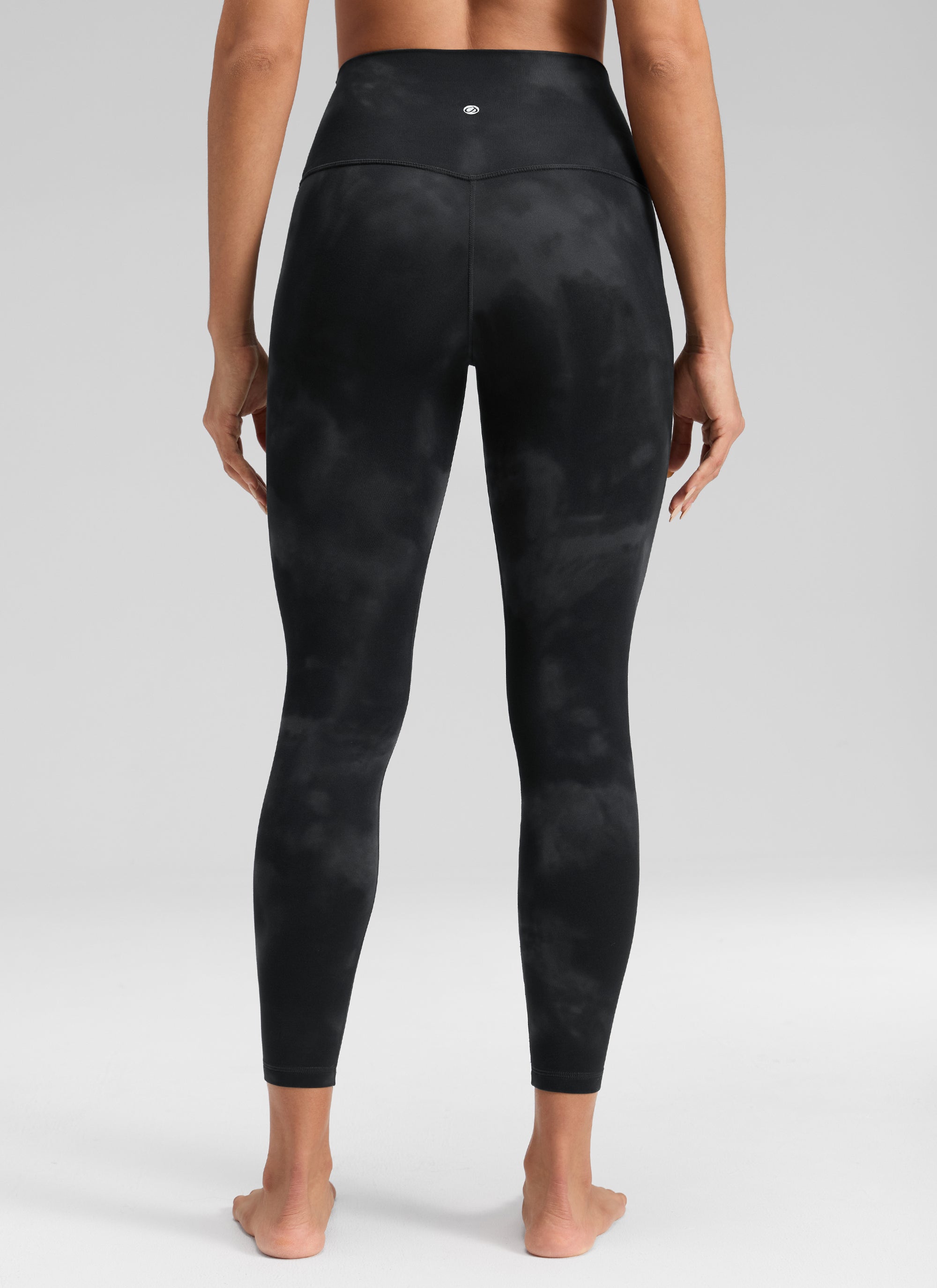 CRZ YOGA Dámske jógové legíny Butterluxe s vysokým pásom a bez predného šva 64 cm Black Tie Dye Flowers