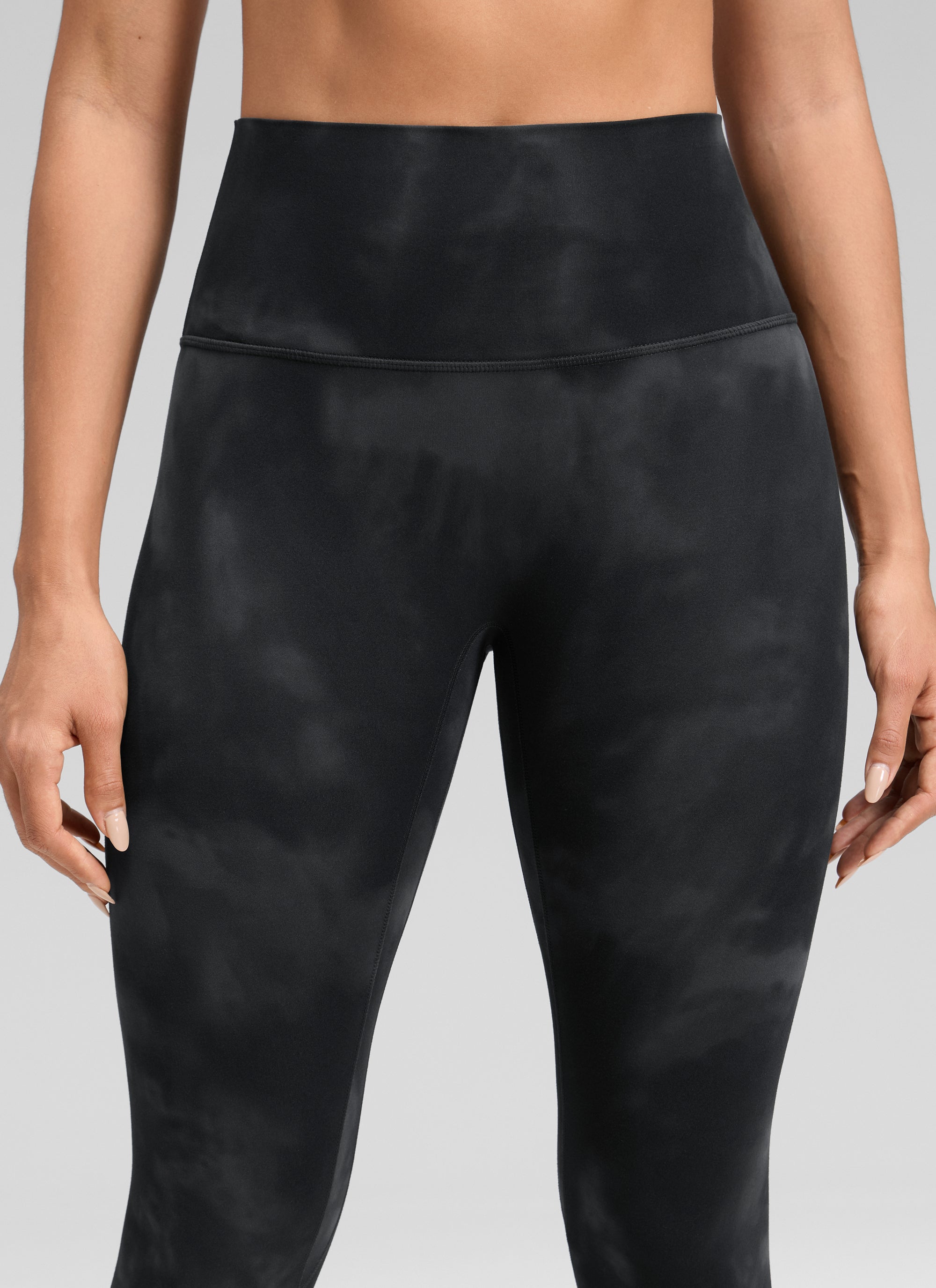 CRZ YOGA Dámske jógové legíny Butterluxe s vysokým pásom a bez predného šva 64 cm Black Tie Dye Flowers