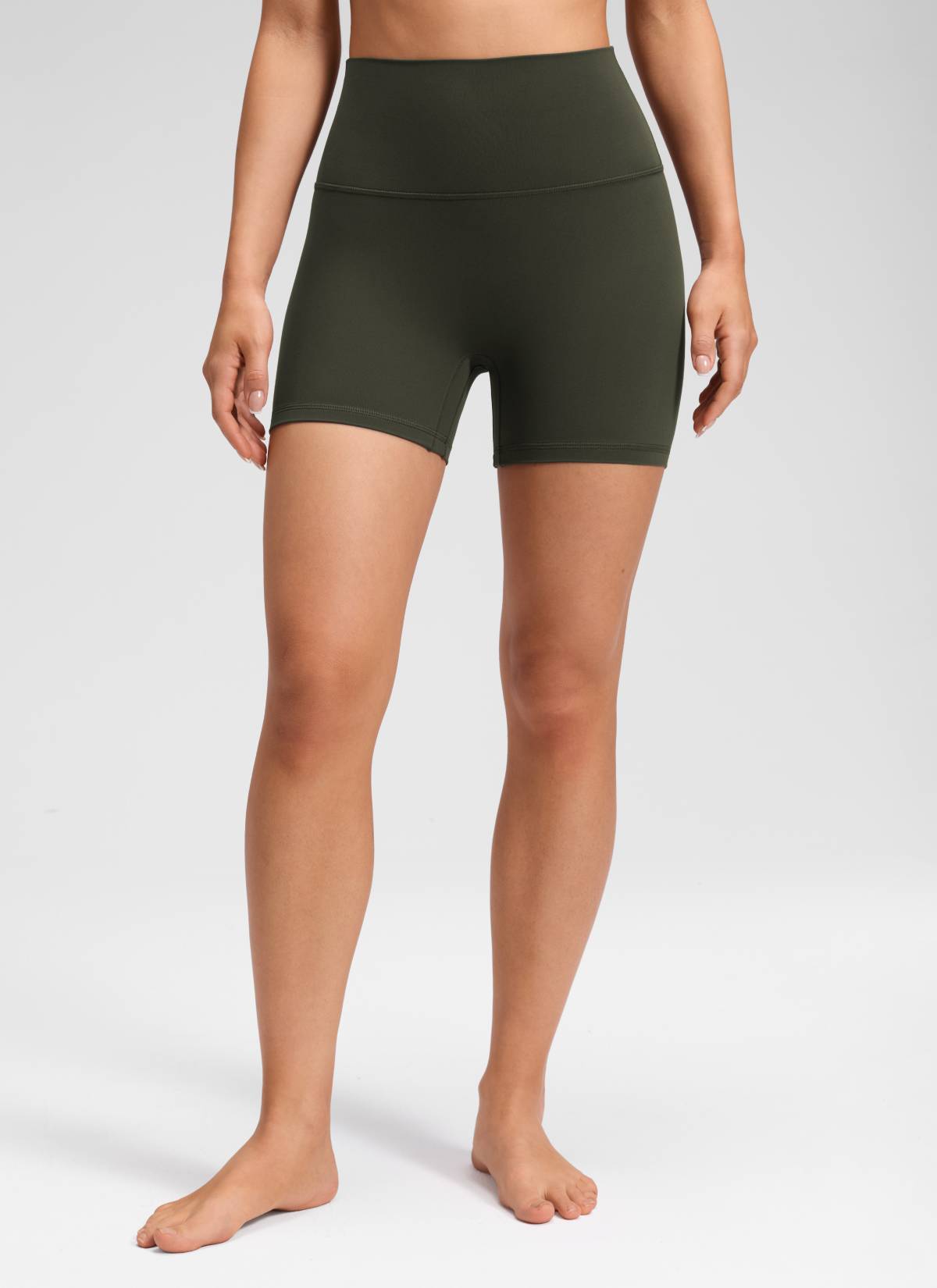Pantalones cortos de yoga de tiro alto sin costura frontal Butterluxe para mujer CRZ YOGA de 10 cm, color Olive Green
