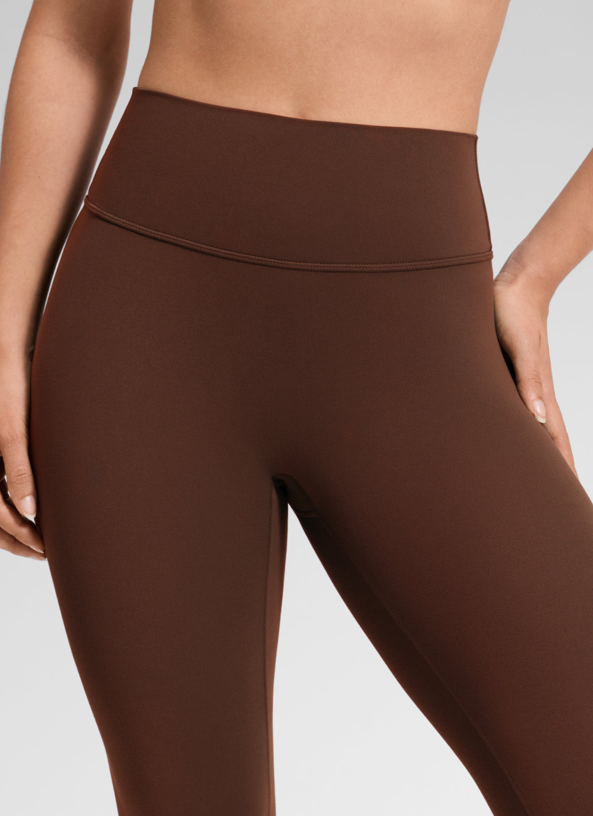 CRZ YOGA Softretch Secretsculpt™ Mallas de talle alto con costura delantera, color marrón lava @model_info:Mavi