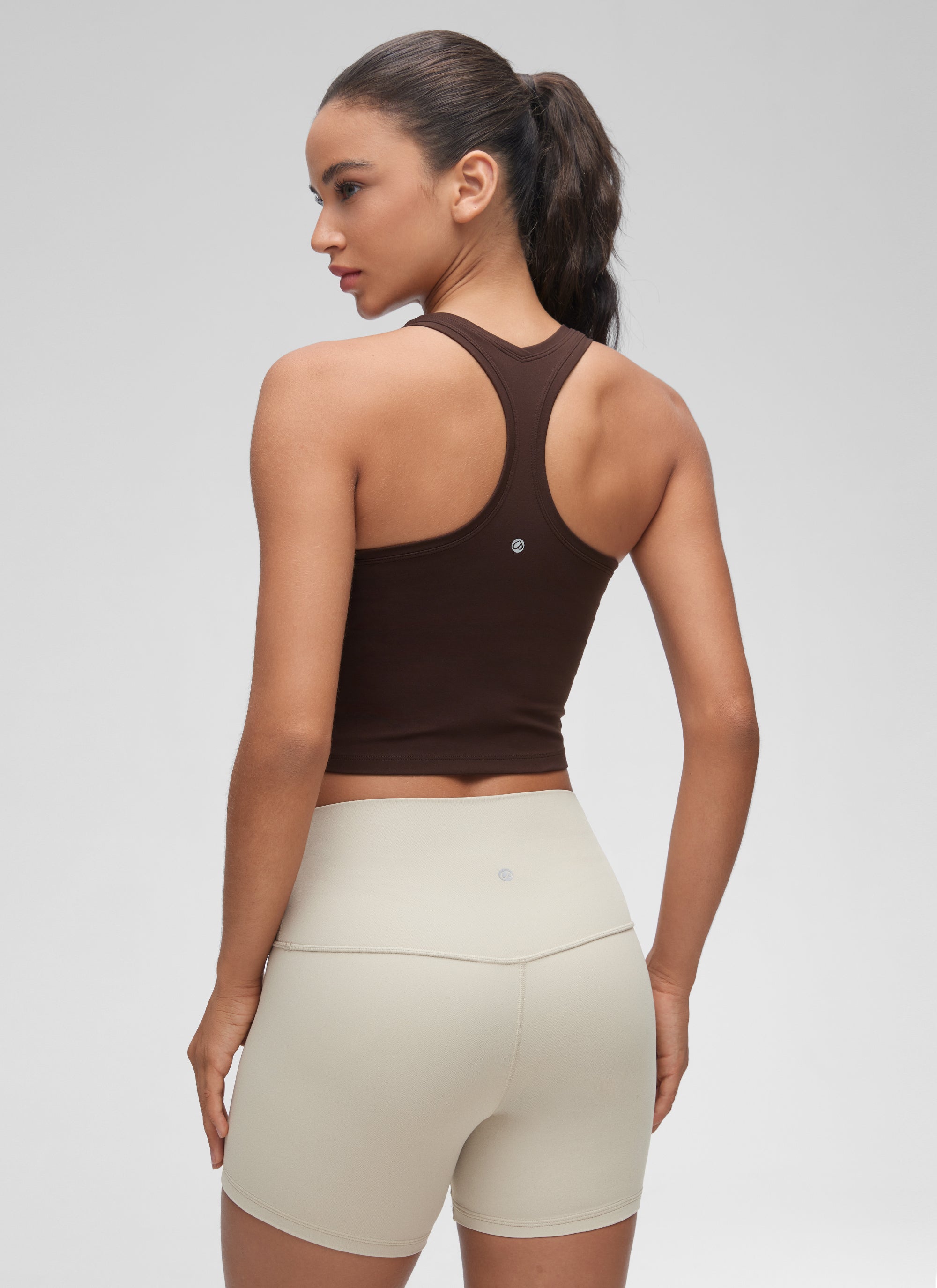 Camiseta de tirantes corta de yoga y descanso con cuello redondo y espalda nadadora Butterluxe para mujer CRZ YOGA Marrón Hot Fudge