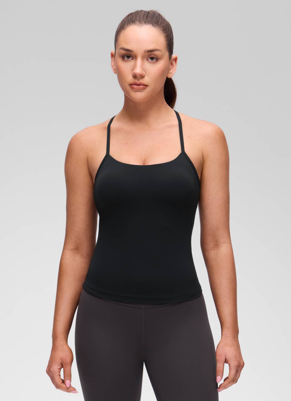 Camiseta de tirantes ajustada de yoga Butterluxe con sujetador integrado para mujer de CRZ YOGA en negro @model_info:Brooklyn