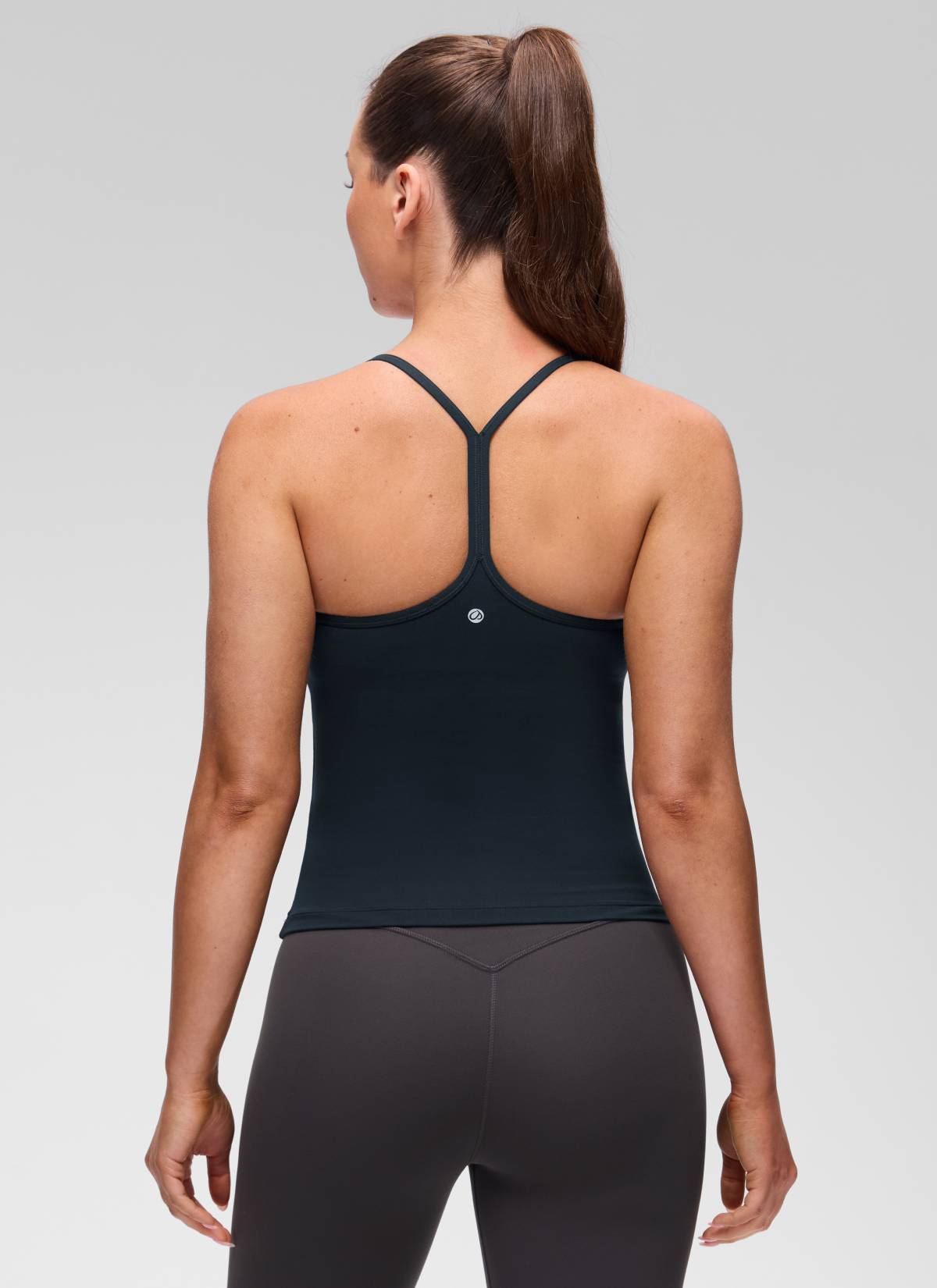 Camiseta de tirantes ajustada de yoga Butterluxe con sujetador integrado para mujer de CRZ YOGA en azul marino verdadero @model_info:Brooklyn