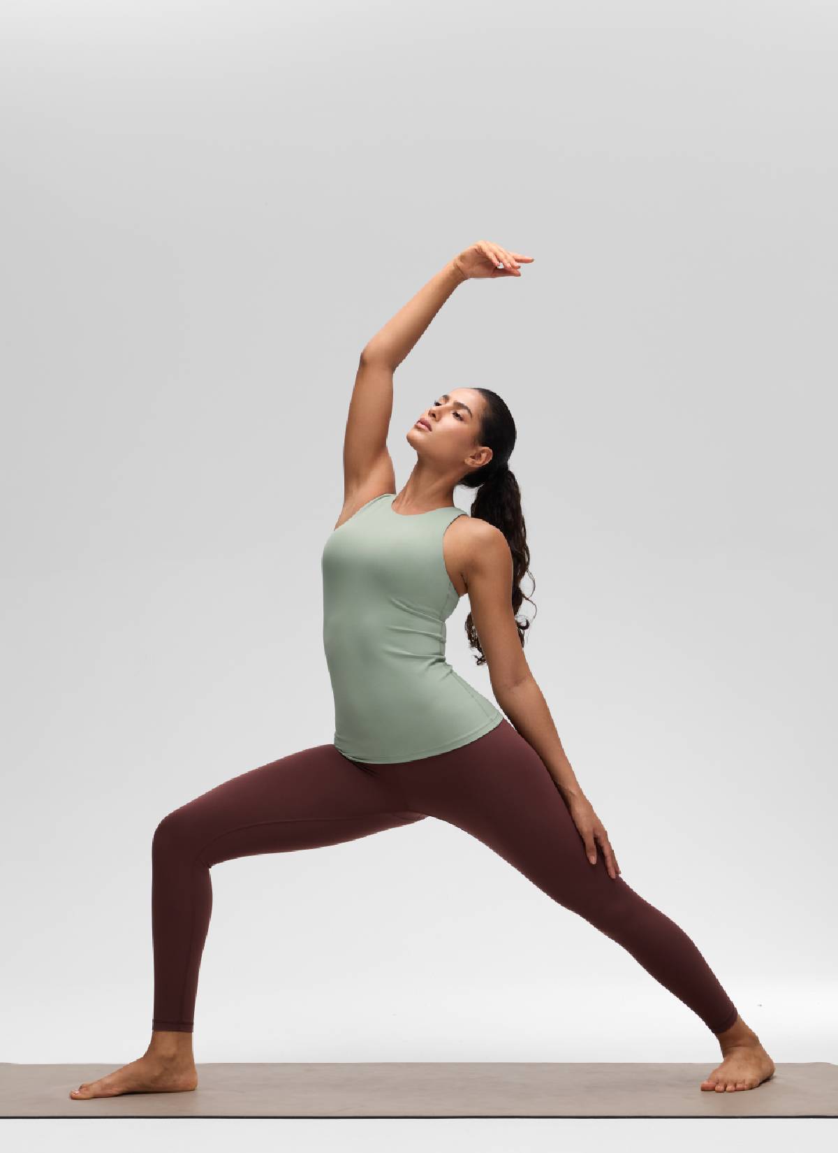 CRZ YOGA Camiseta de yoga de corte ajustado Butterluxe con espalda nadadora y cuello alto para mujer, verde palma