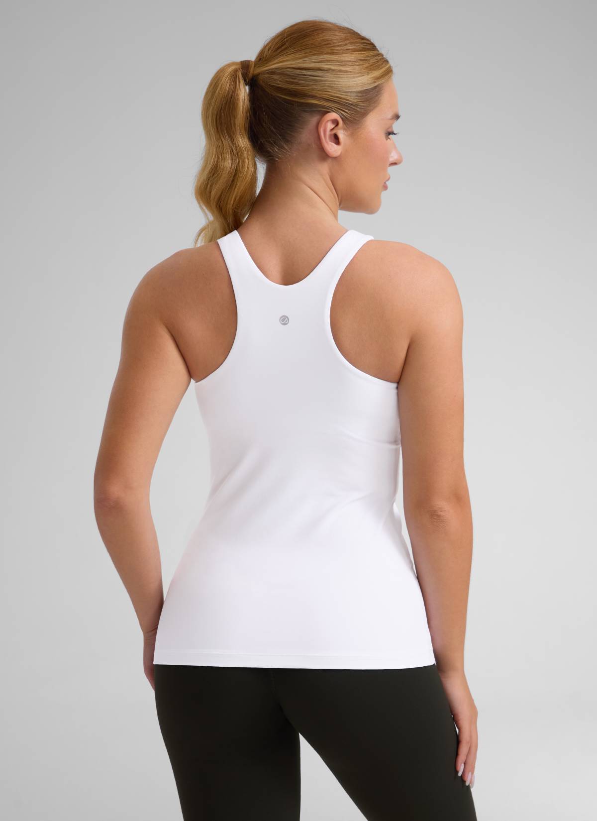 CRZ YOGA Top de yoga de corte entallado Butterluxe con espalda nadadora y cuello alto para mujer Blanco