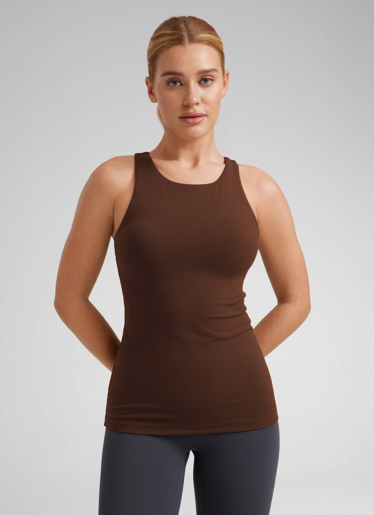 CRZ YOGA Camiseta de yoga de corte ajustado Butterluxe con espalda nadadora y cuello alto para mujer, marrón lava