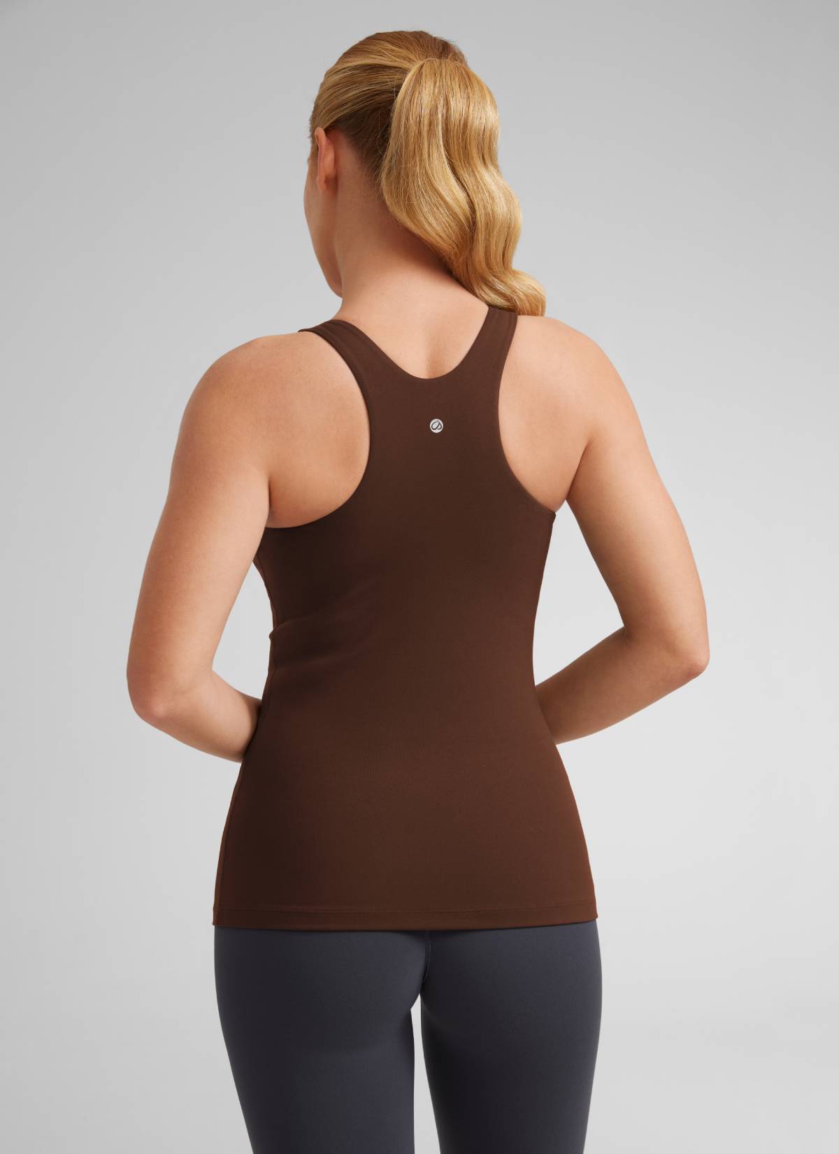 CRZ YOGA Camiseta de yoga de corte ajustado Butterluxe con espalda nadadora y cuello alto para mujer, marrón lava