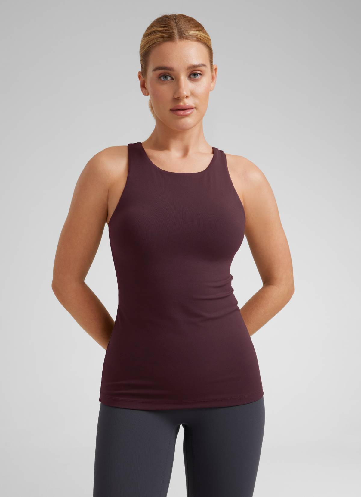 CRZ YOGA Top entallado de yoga para mujer Butterluxe Camiseta sin mangas de tirantes en la espalda cuello alto Ripe Plum