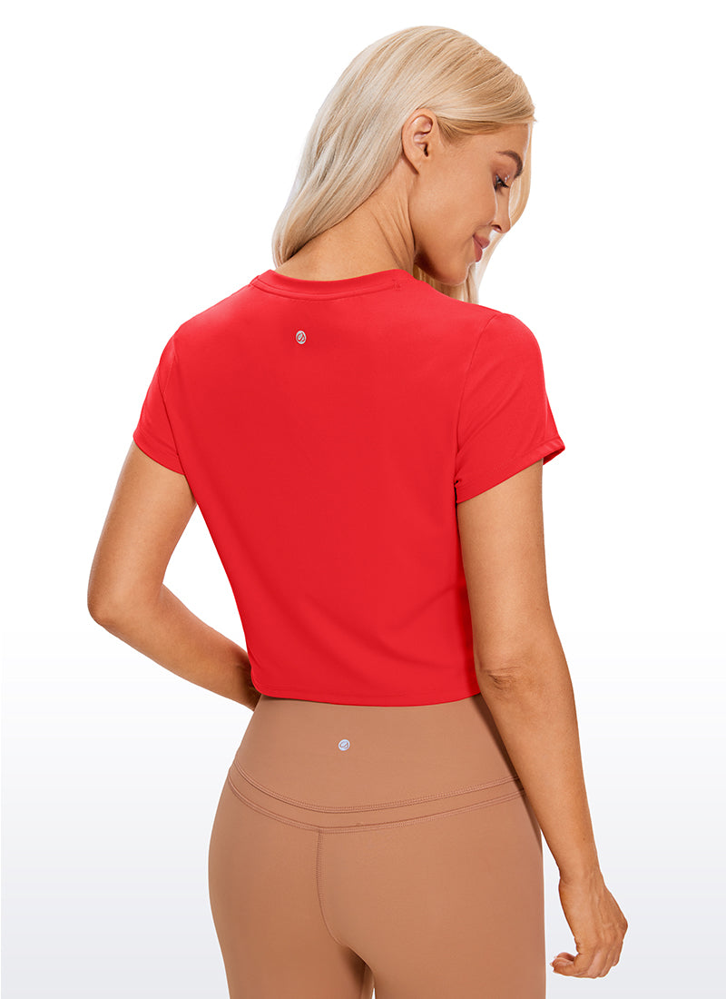 CRZ YOGA Haut de Yoga Coupe Classique pour Femme Butterluxe Manches Courtes Crop Top Rouge Profond