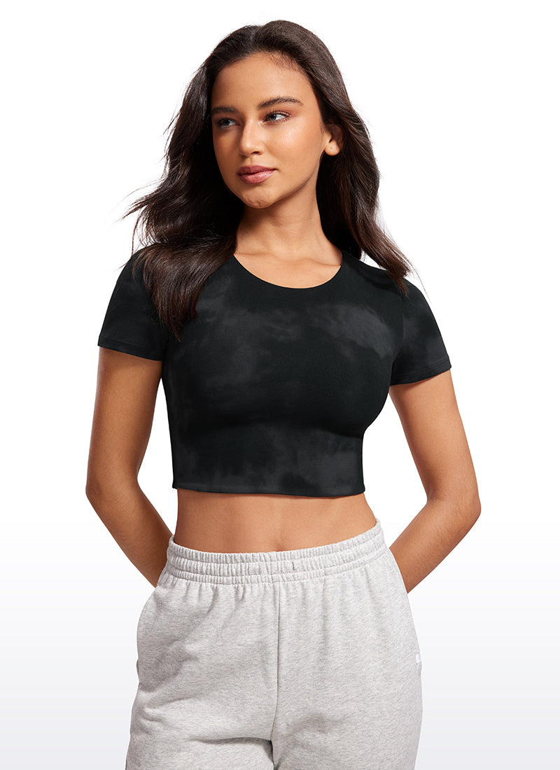 CRZ YOGA Haut court à manches courtes Butterluxe pour femme, coupe ajustée Fleurs effet tie-dye noir
