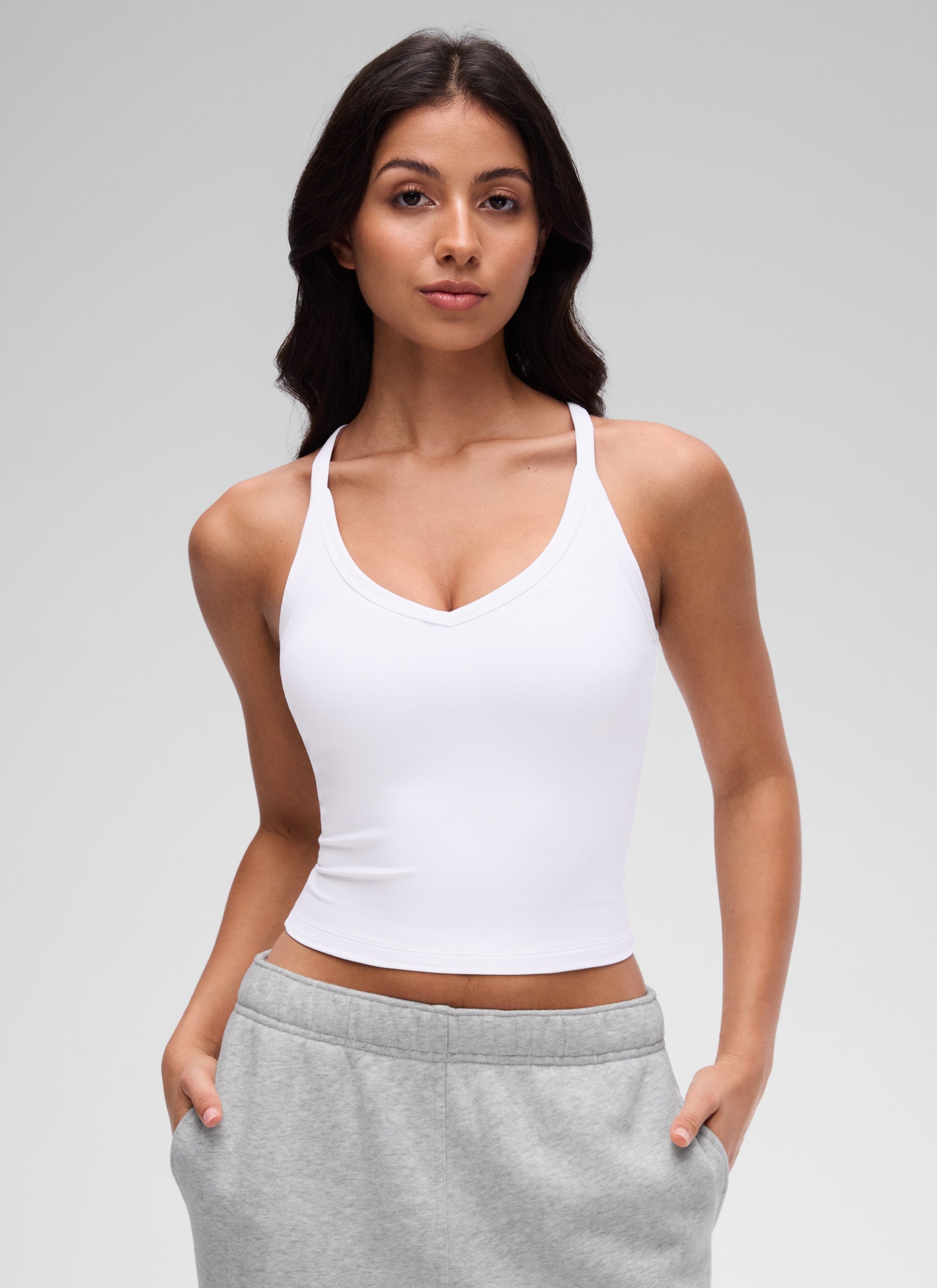 CRZ YOGA Damen- Butterluxe -Tanktop mit weichem, doppelt gefüttertem V-Ausschnitt und Racerback, weiß