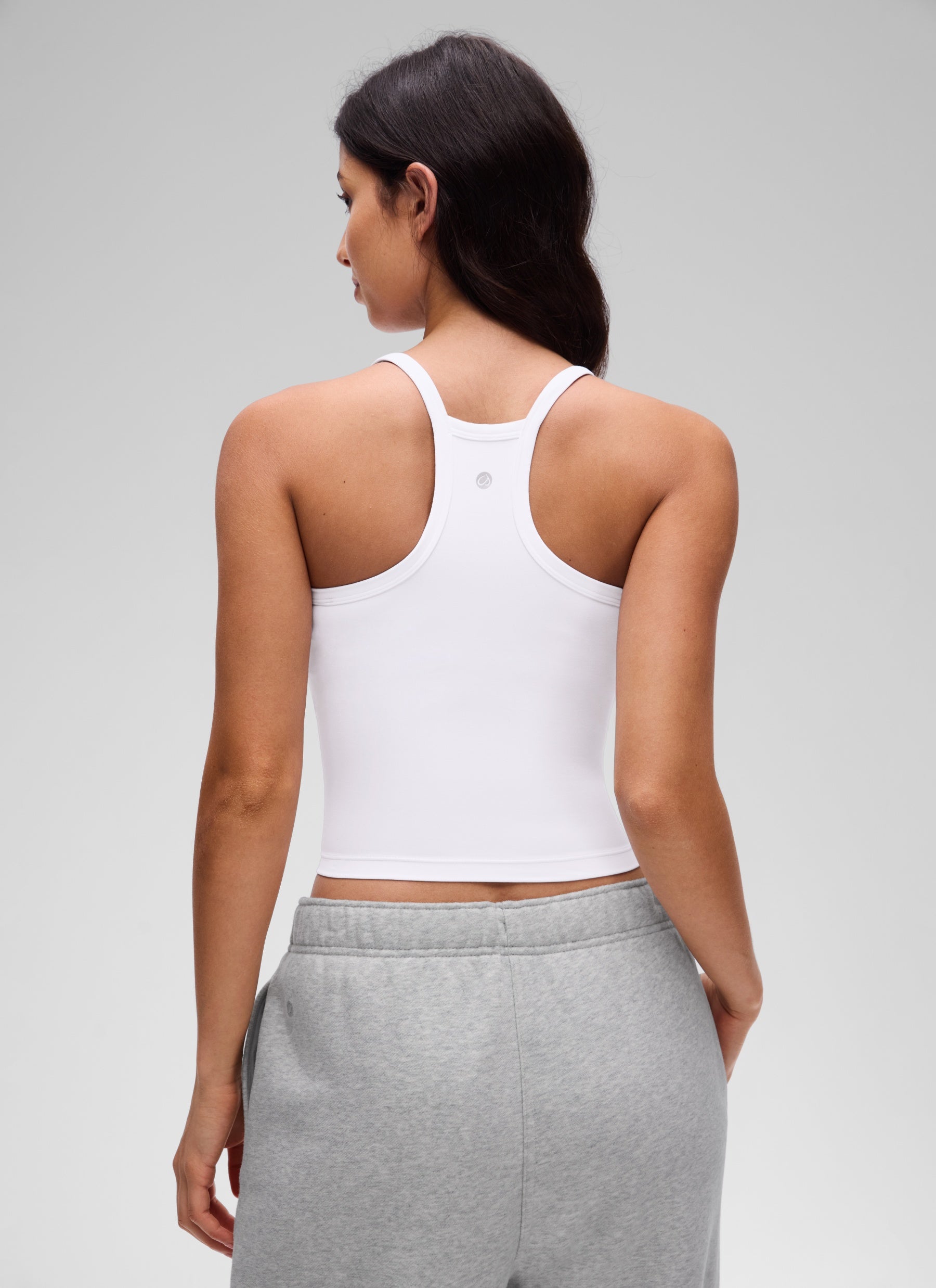 Camiseta de tirantes deportiva de cuello en V con doble forro suave Butterluxe de CRZ YOGA para mujer, blanco