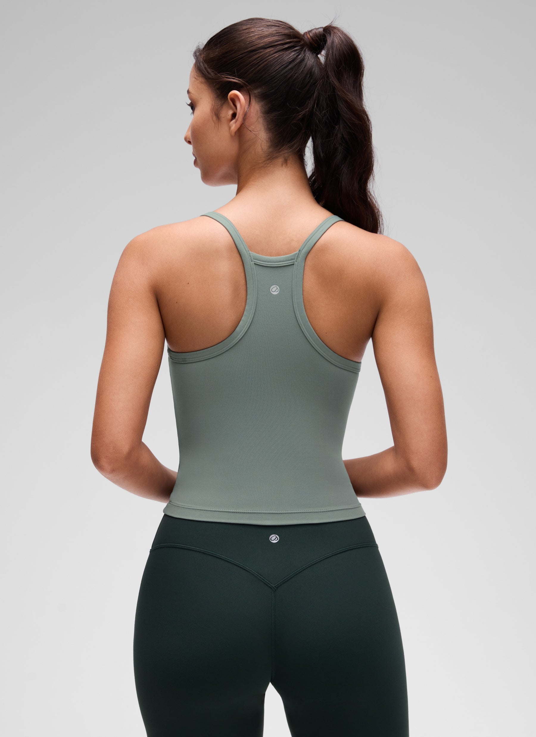 CRZ YOGA Camisetas de Tirantes con Espalda Nadadora y Cuello en V, Doble Forro Suave Butterluxe para Mujer, Gris Salvia