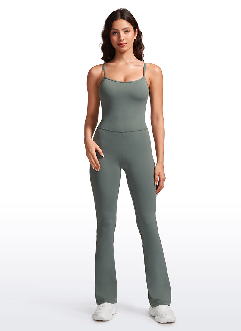 CRZ YOGA Yoga-Jumpsuits für Damen, eng anliegend, ausgestellt, mit integriertem BH, grau-salbeifarben