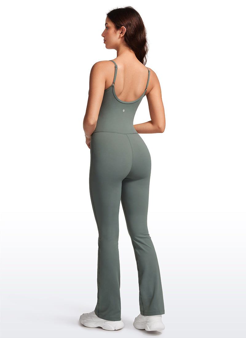 CRZ YOGA Yoga-Jumpsuits für Damen, eng anliegend, ausgestellt, mit integriertem BH, grau-salbeifarben