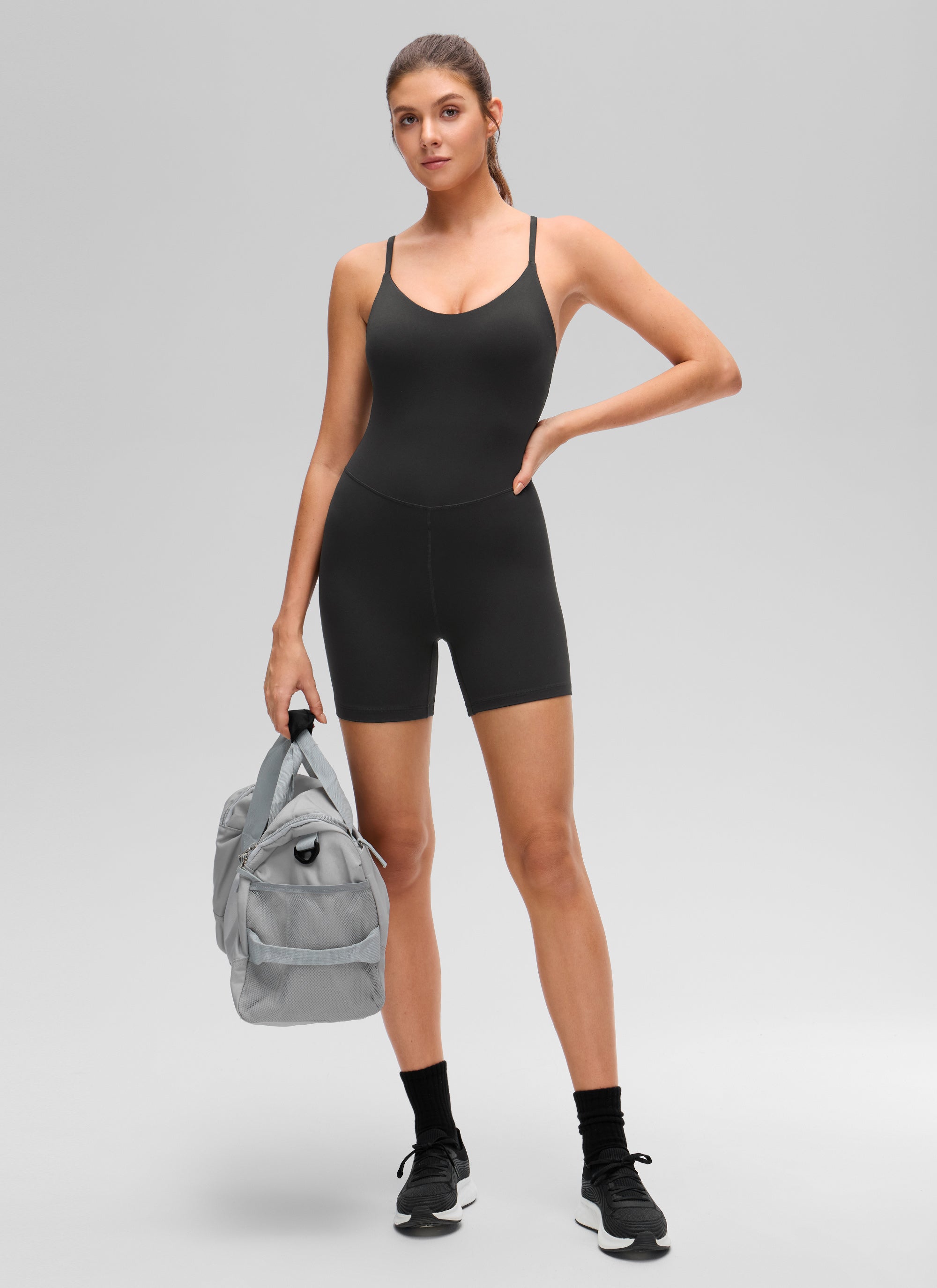 CRZ YOGA Damen- Butterluxe -Yoga-Jumpsuit mit U-Ausschnitt, gekreuztem Rücken und integriertem BH, schwarz