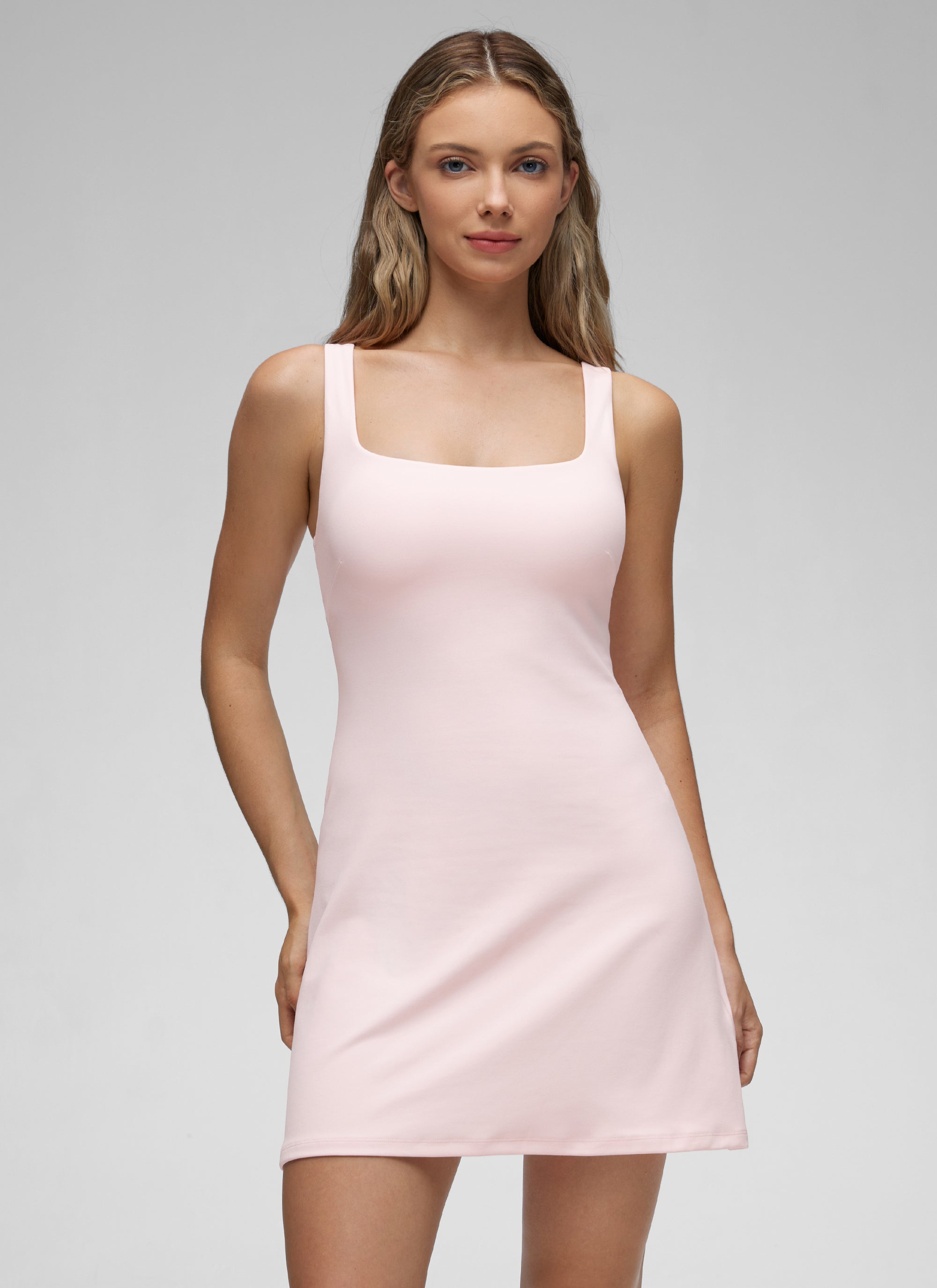 Vestido de tenis corto de corte evasé con sujetador incorporado y cuello cuadrado Butterluxe para mujer de CRZ YOGA Rosa Fresa