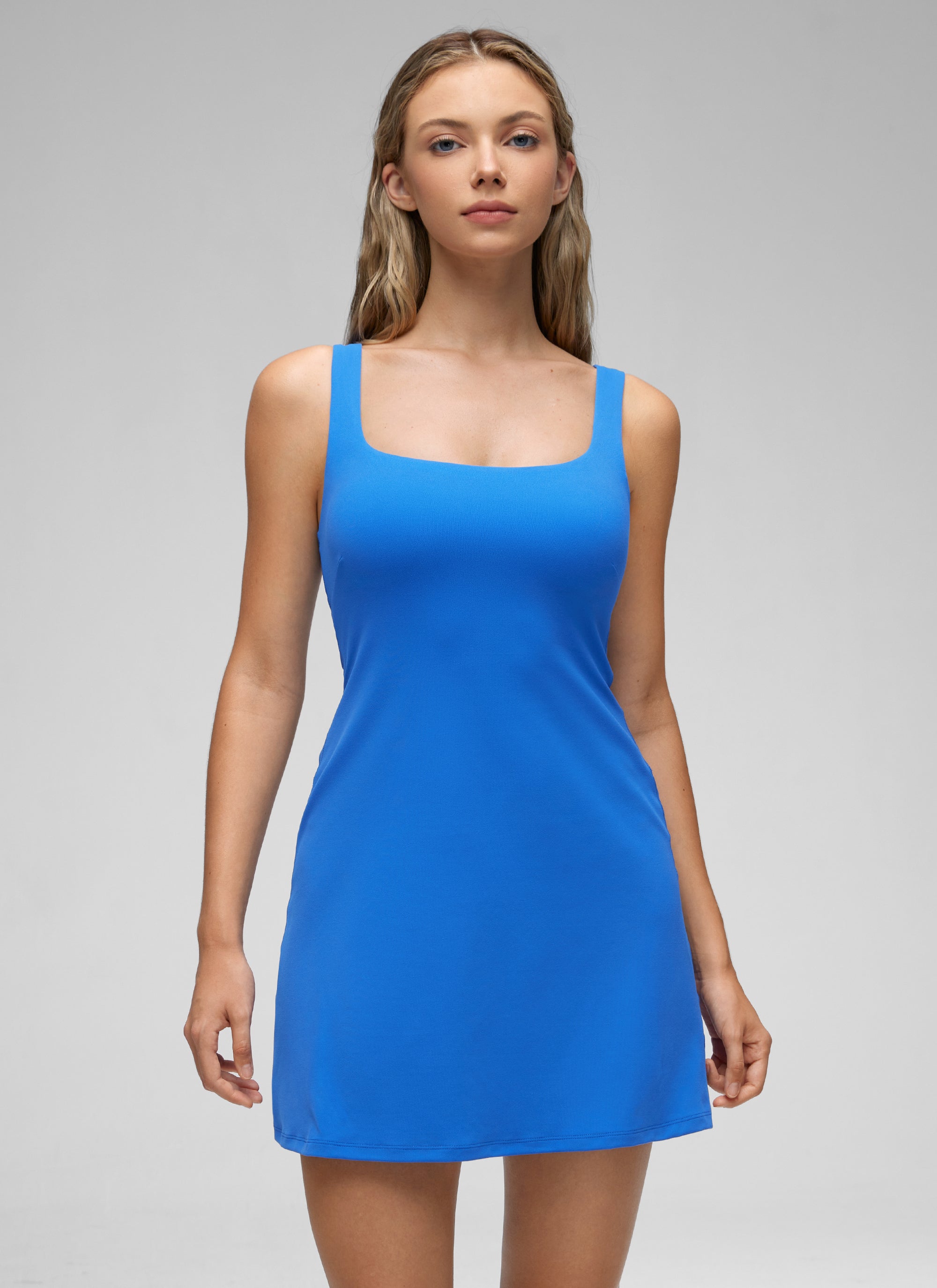 Vestido de tenis corto de corte evasé con sujetador incorporado y cuello cuadrado Butterluxe para mujer de CRZ YOGA Azul Brillante