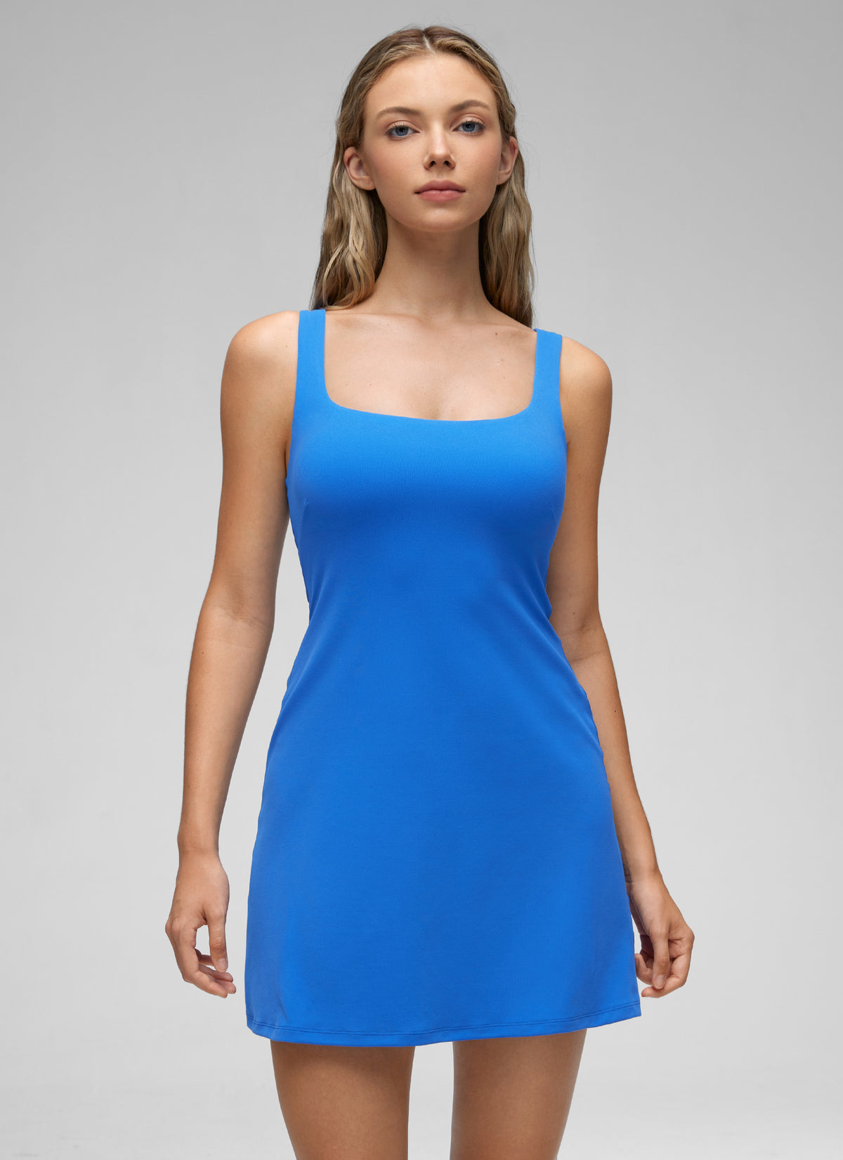 CRZ YOGA Abiti da tennis da donna Butterluxe a trapezio con scollo quadrato e reggiseno integrato Blu Brillante @model_info:Kate