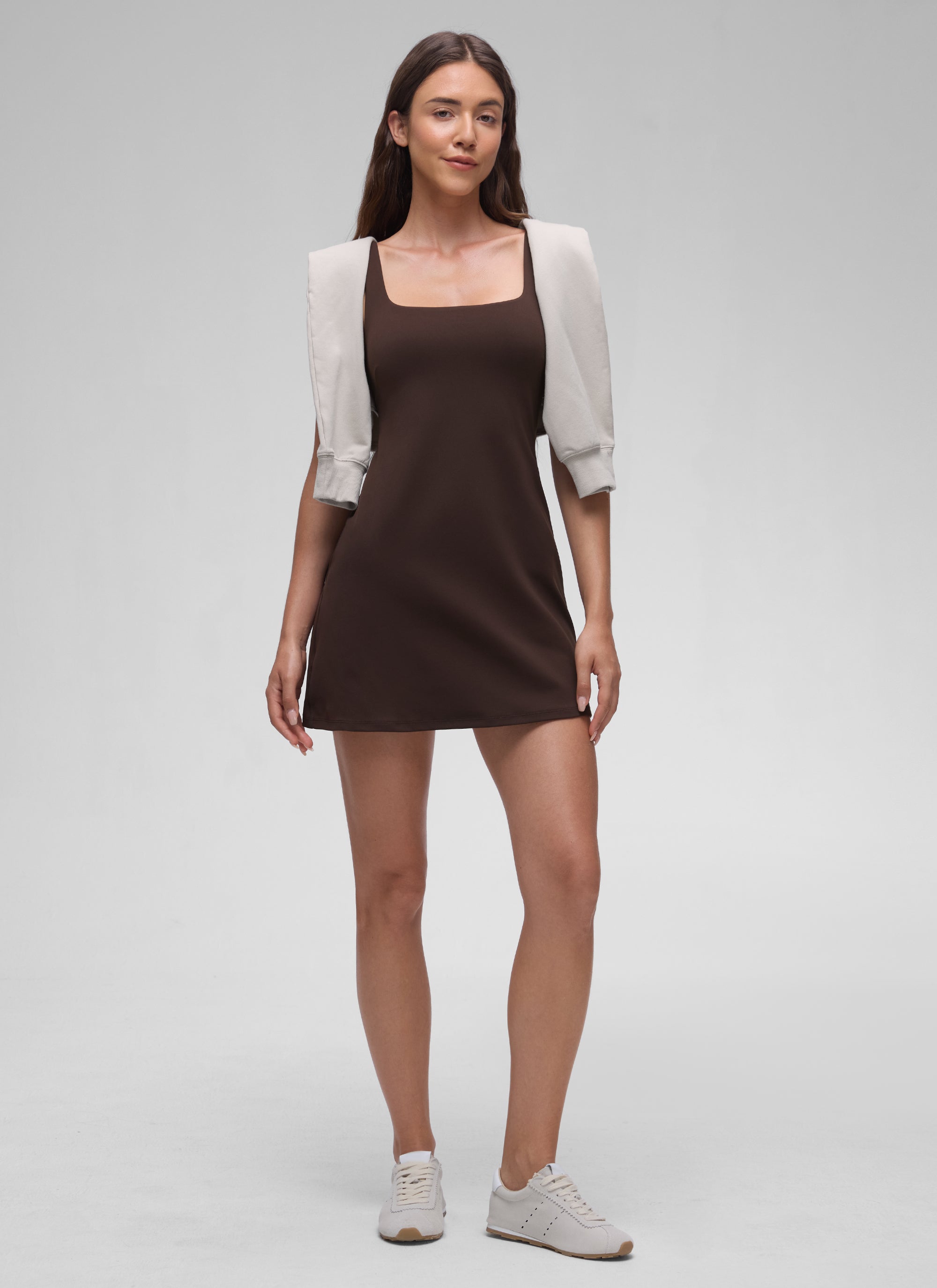 CRZ YOGA Damen- Butterluxe -Tennis-Kleider mit quadratischem Ausschnitt, integrierter BH-Einlage, A-Linie, Farbe: Hot Fudge Brown