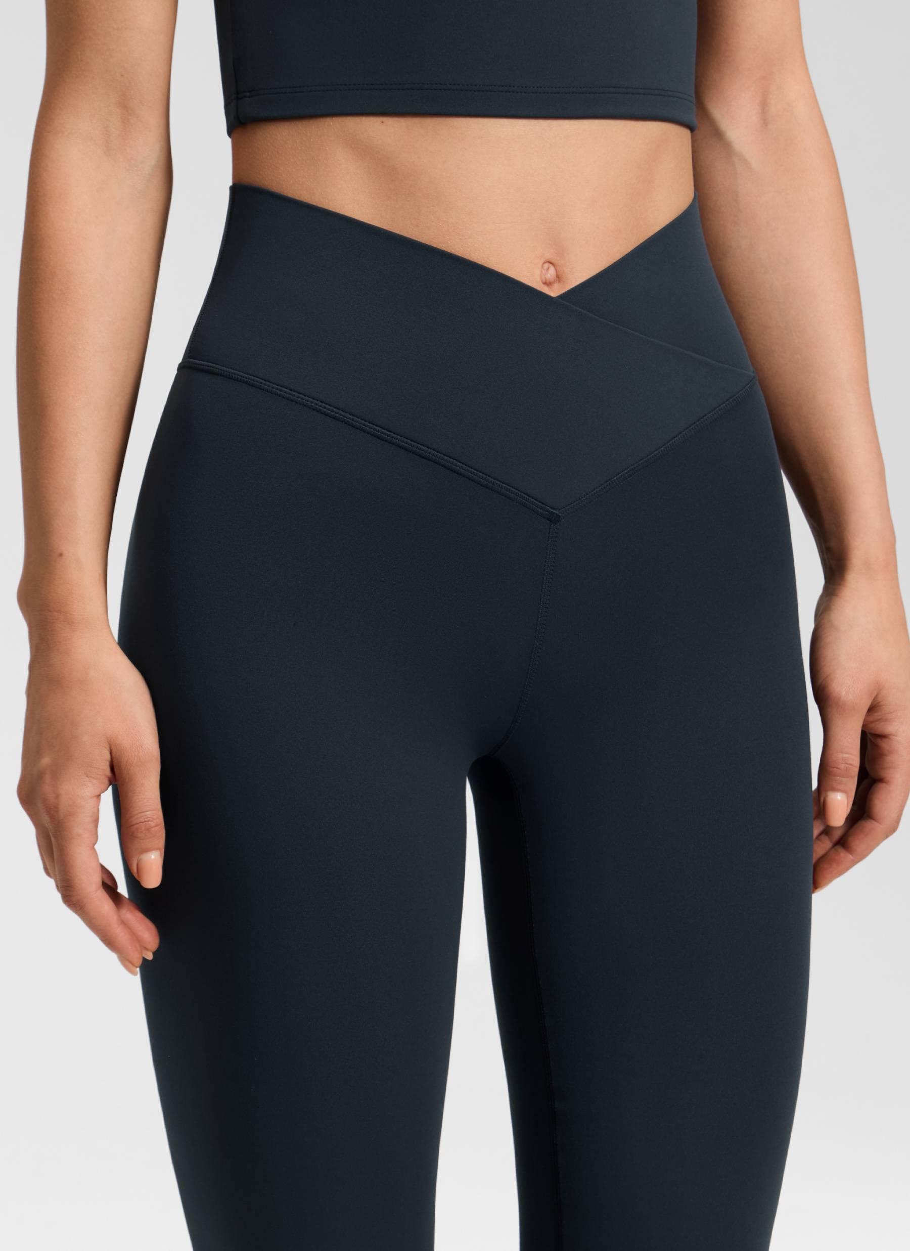 CRZ YOGA Damen- Butterluxe -V-Crossover-Leggings mit hoher Taille und ausgestelltem Bein 31