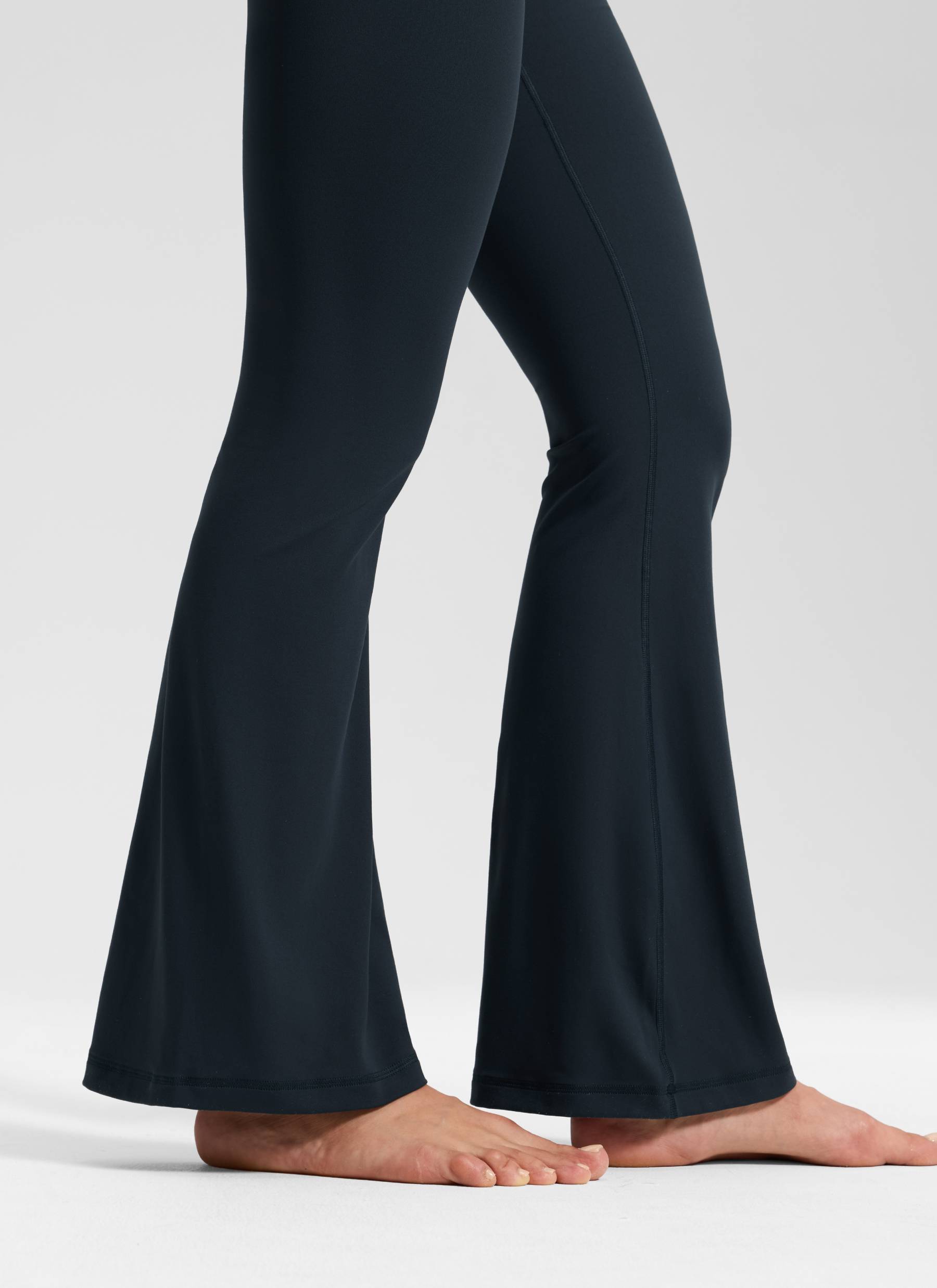 CRZ YOGA Damen- Butterluxe -V-Crossover-Leggings mit hoher Taille und ausgestelltem Bein 31