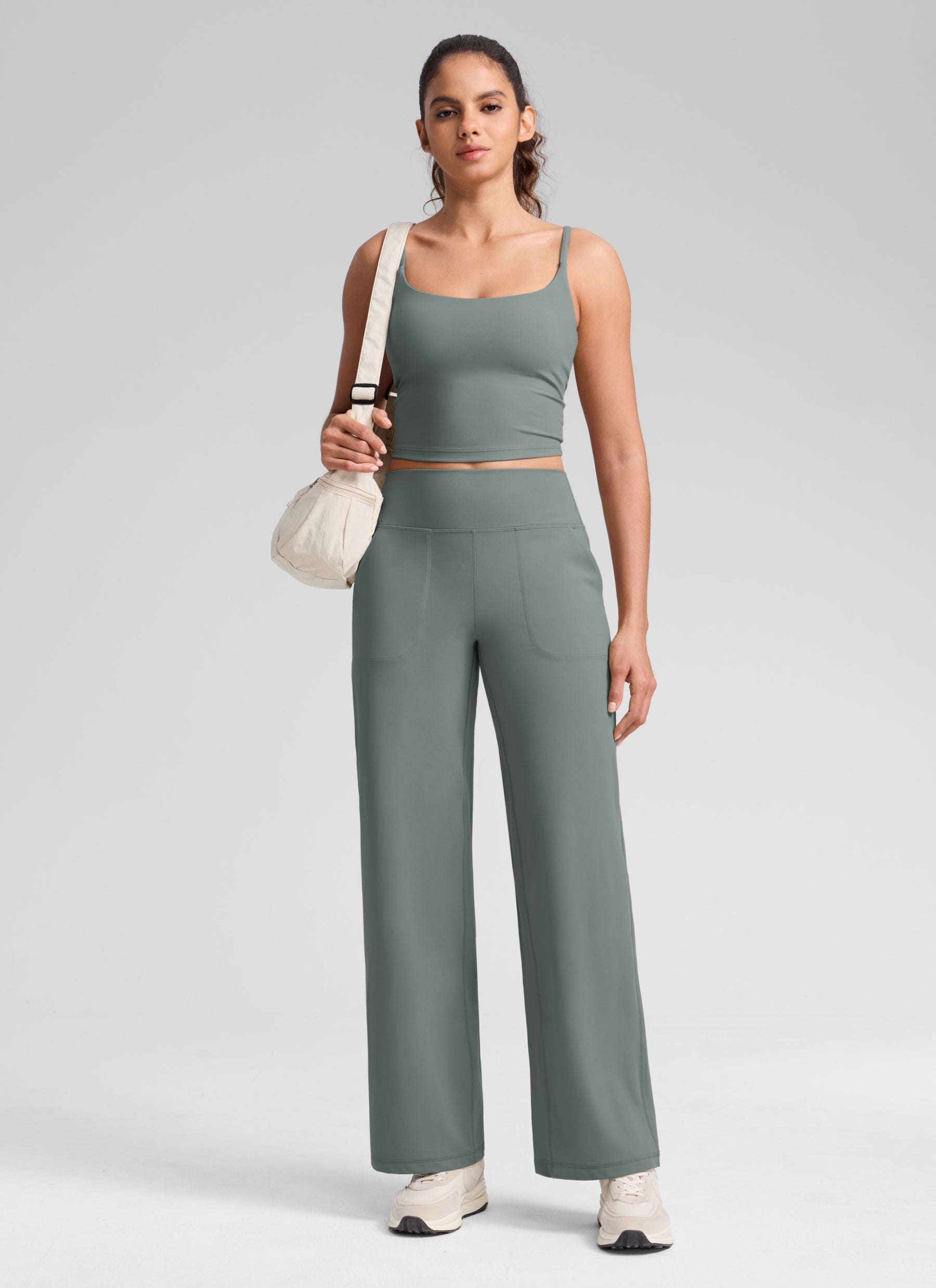 CRZ YOGA Butterlift bukse med høyt liv og vide ben og lommer til dame Grey Sage @model_info:Q1
