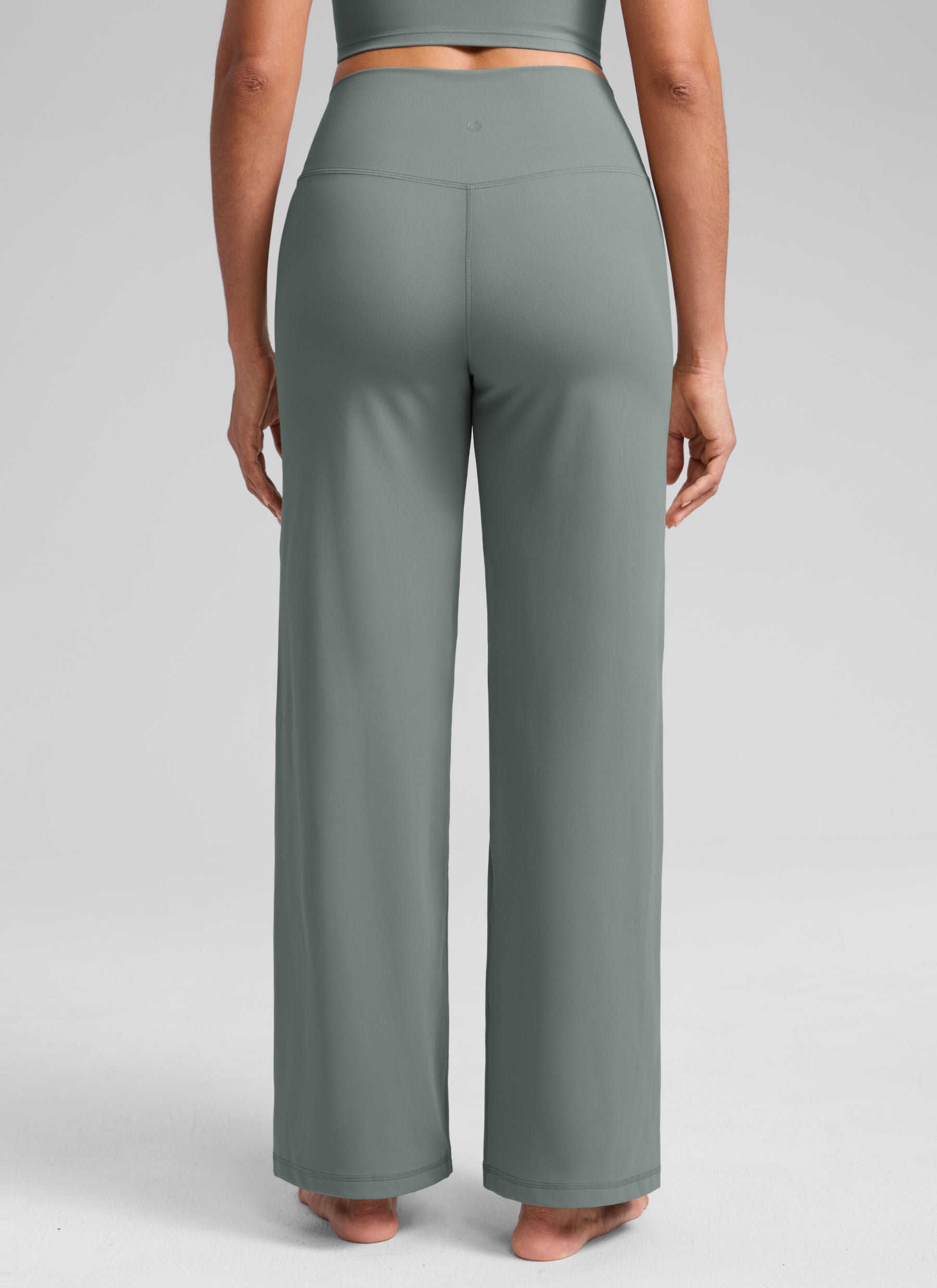 CRZ YOGA Butterlift bukse med høyt liv og vide ben og lommer til dame Grey Sage @model_info:S2