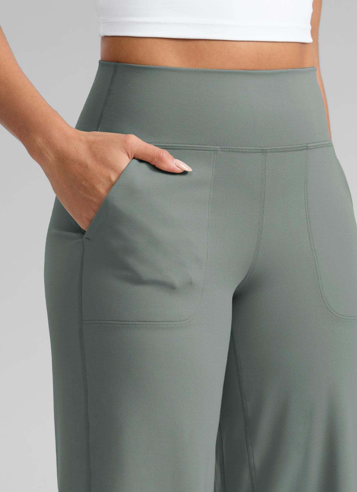 CRZ YOGA Butterlift bukse med høyt liv og vide ben og lommer til dame Grey Sage @model_info:S3