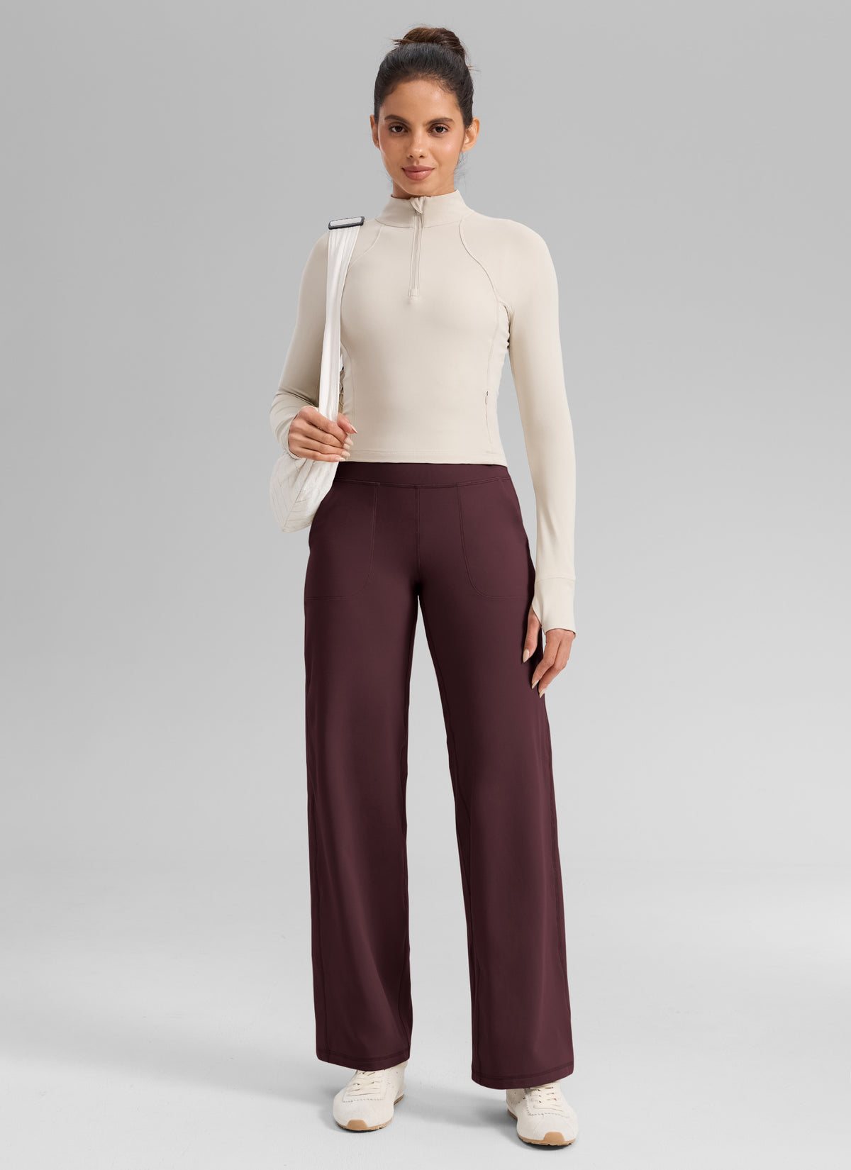 CRZ YOGA Pantaloni da donna a vita alta e gamba larga con tasche " Butterlift " - Colore: Ripe Plum @model_info:Dany