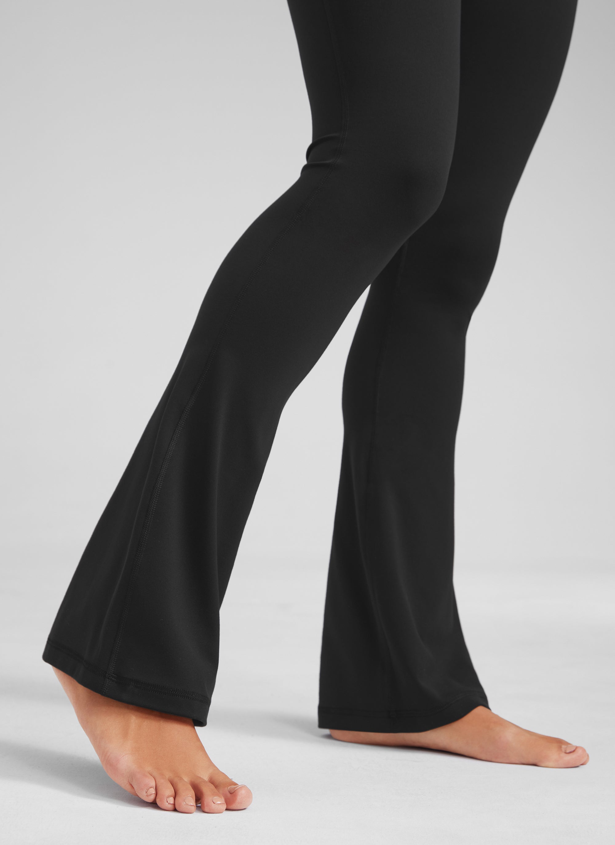 CRZ YOGA Damen Butterluxe  Mini-Leggings mit ausgestelltem Bein, hoher Taille und Taschen, Größe 32
