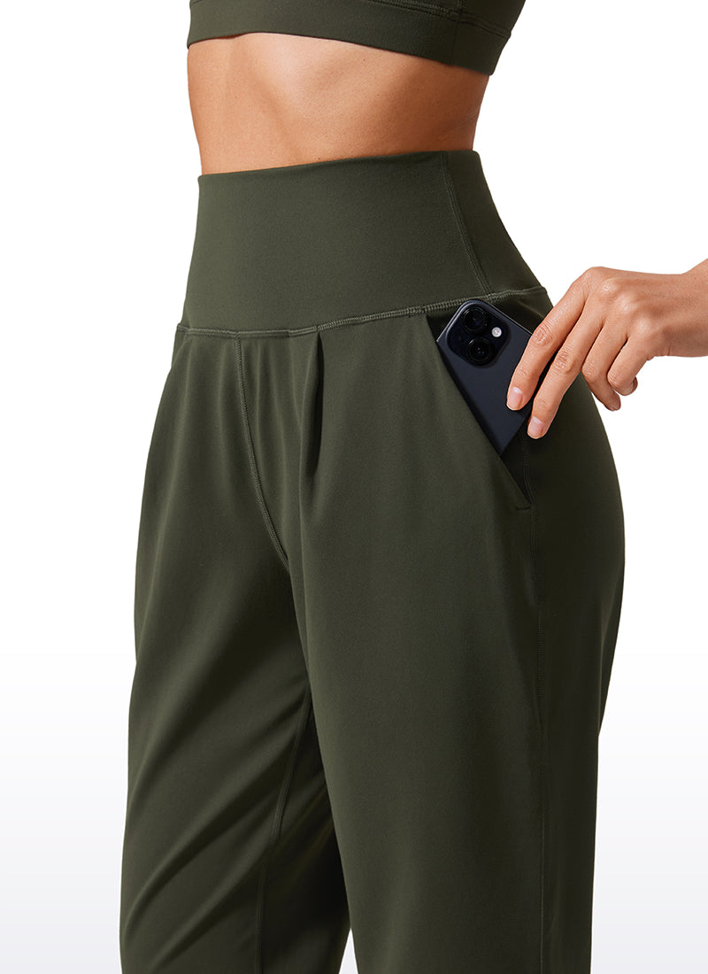 CRZ YOGA Butterlift Pantaloni casual da donna a vita alta con pieghe, 27'' verde oliva @model_info:Vlada