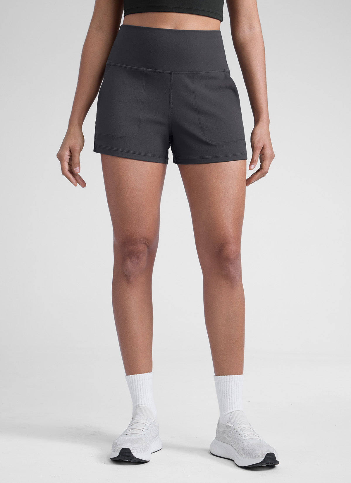 CRZ YOGA Dame Butterlift Høytsittende Shorts med Lommer Uten Innerbukse Mysterious Grey @model_info:D