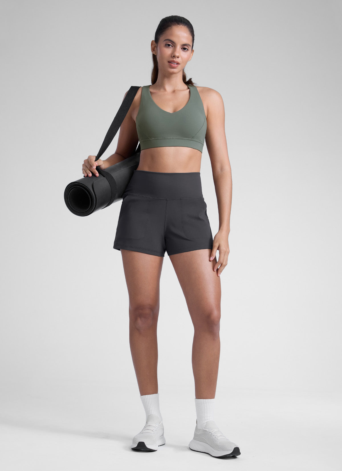 CRZ YOGA Dame Butterlift Høytsittende Shorts med Lommer Uten Innerbukse Mysterious Grey @model_info:D