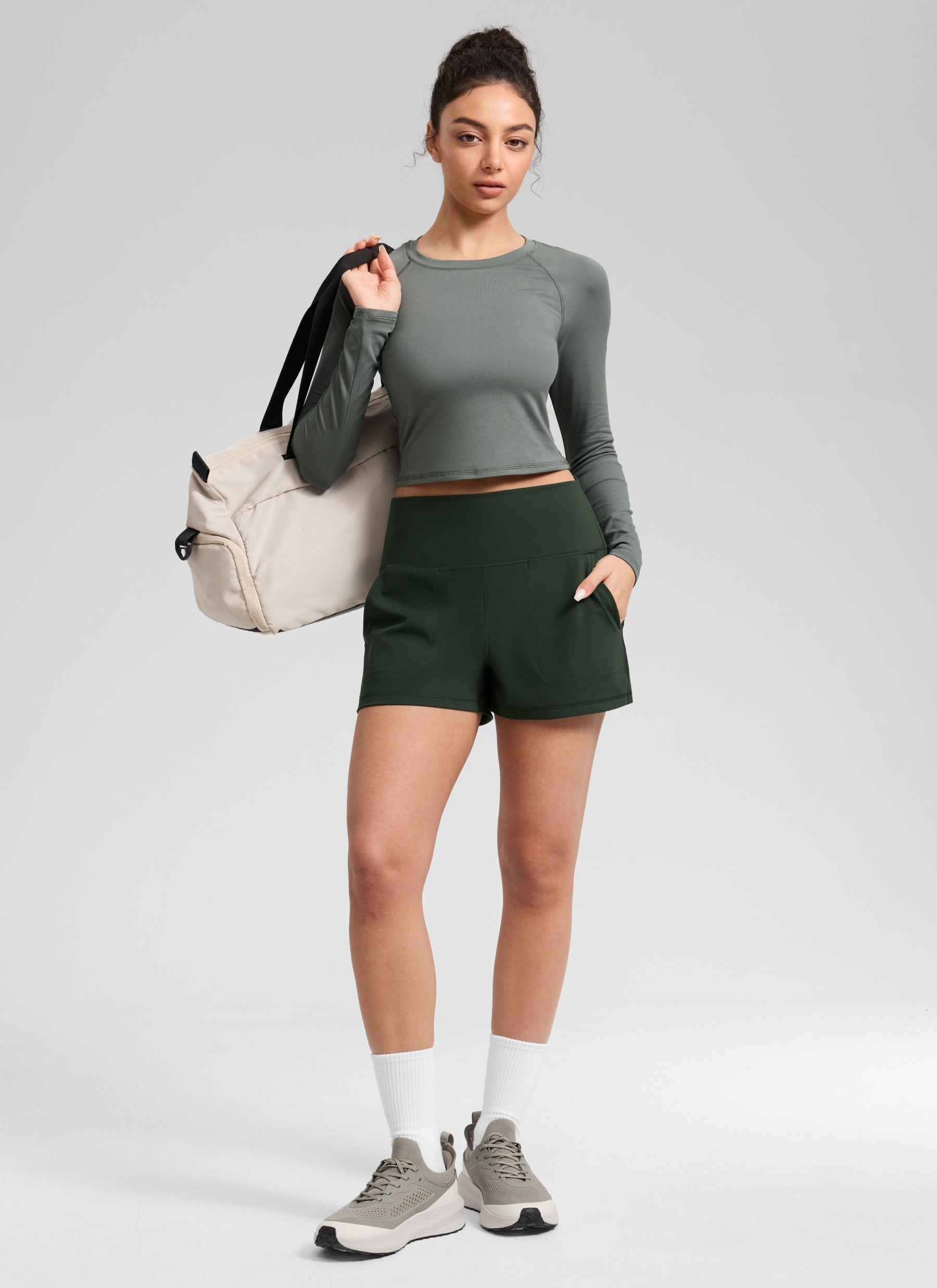 CRZ YOGA Dames Butterlift Shorts met Hoge Taille met Zakken, zonder Binnenbroekje Legend Groen