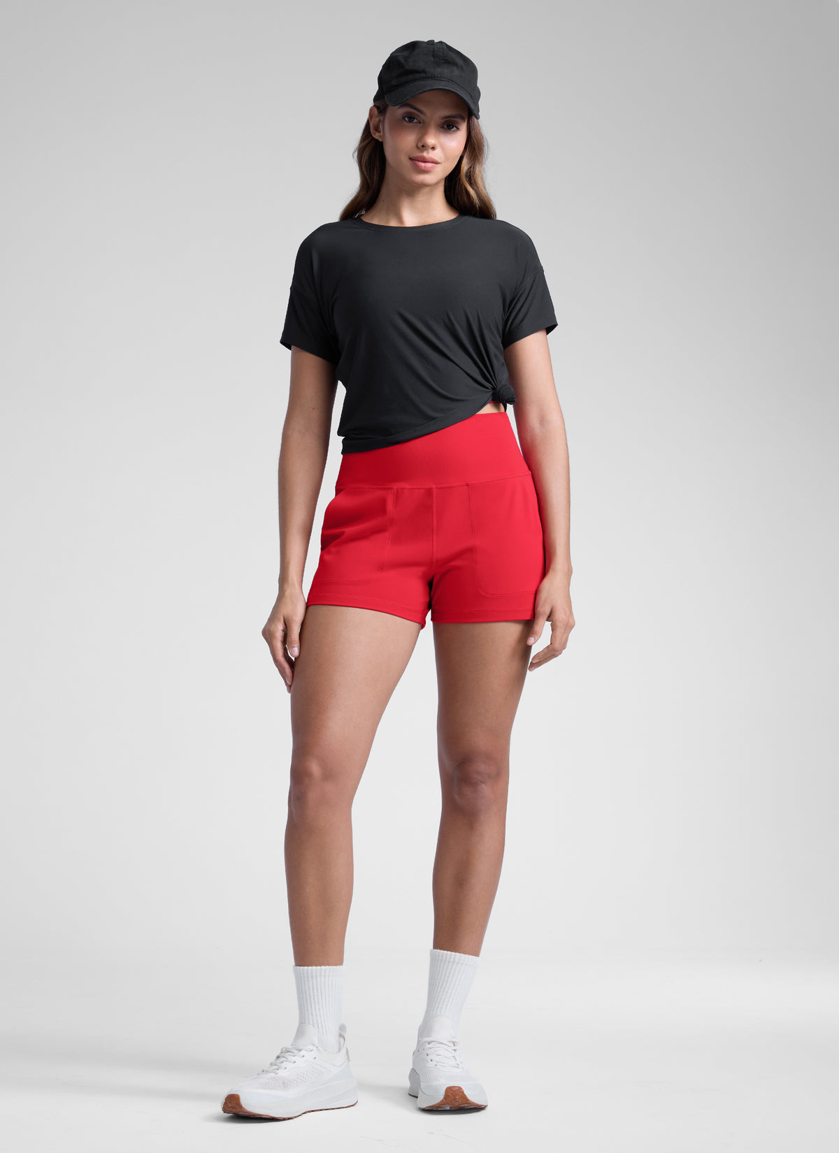 CRZ YOGA Dame Butterlift Høytsittende Shorts med Lommer Uten Innerbukse Aurora Red @model_info:Dany
