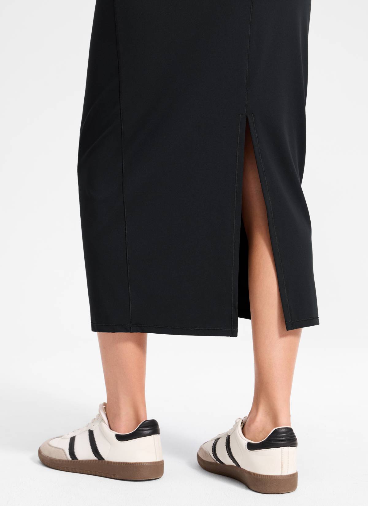 CRZ YOGA Dame Butterlift High Rise Slim Fit Maxi-blyantskjørt Svart @model_info:Anna