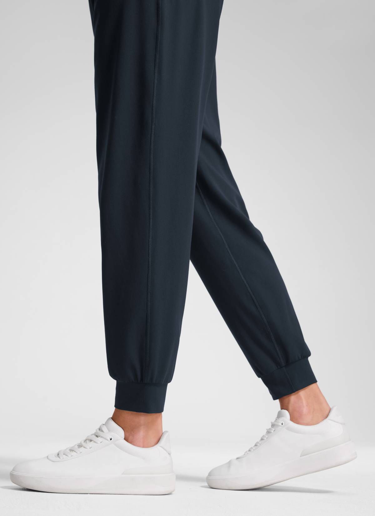 CRZ YOGA Naisten Butterluxe Yoga korkeavyötäröiset ja taskulliset jogger-housut, pituus 71 cm