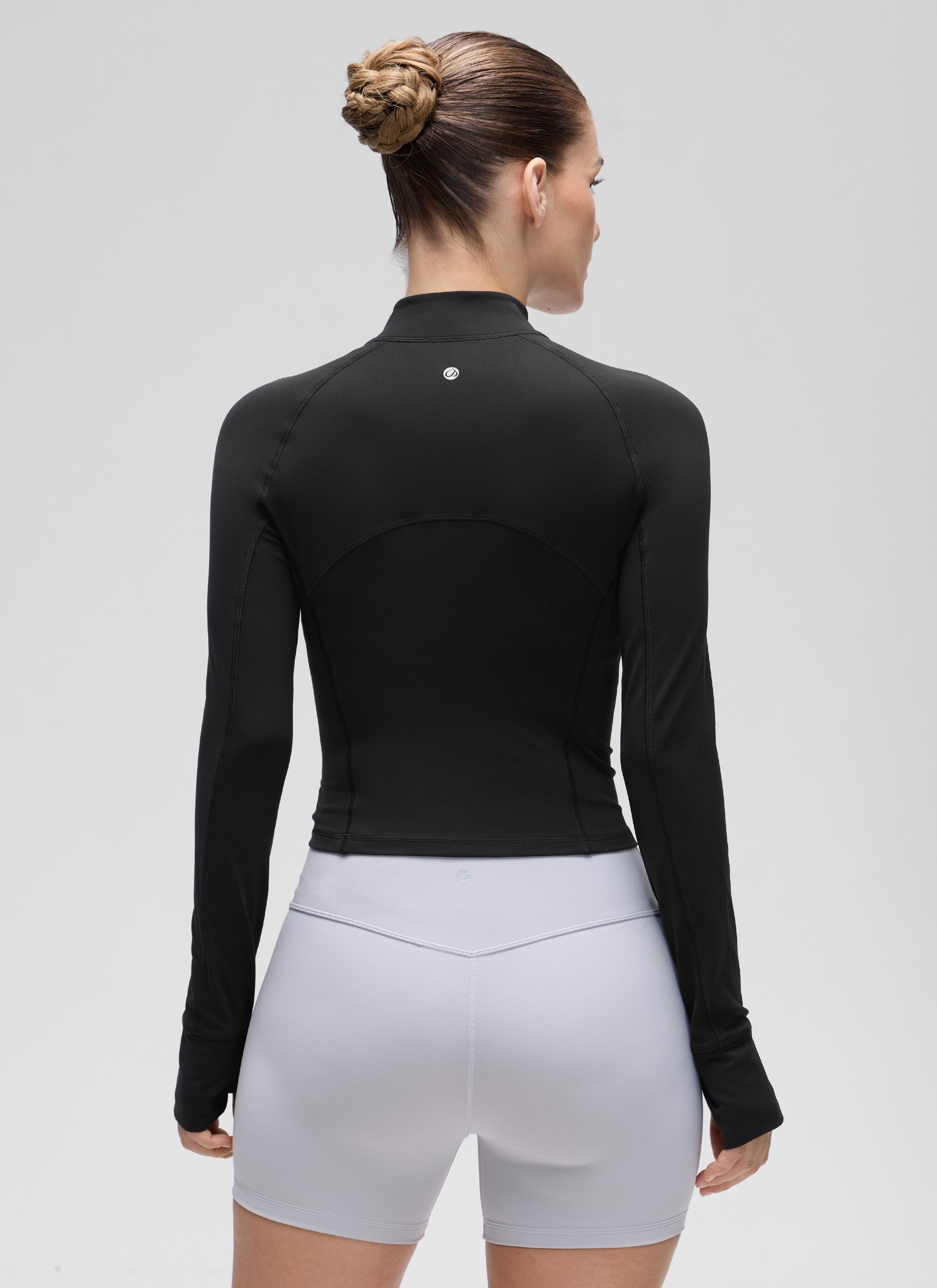 Camiseta de yoga de corte entallado Butterluxe con media cremallera y manga larga para mujer Negro @model_info:Jaynne