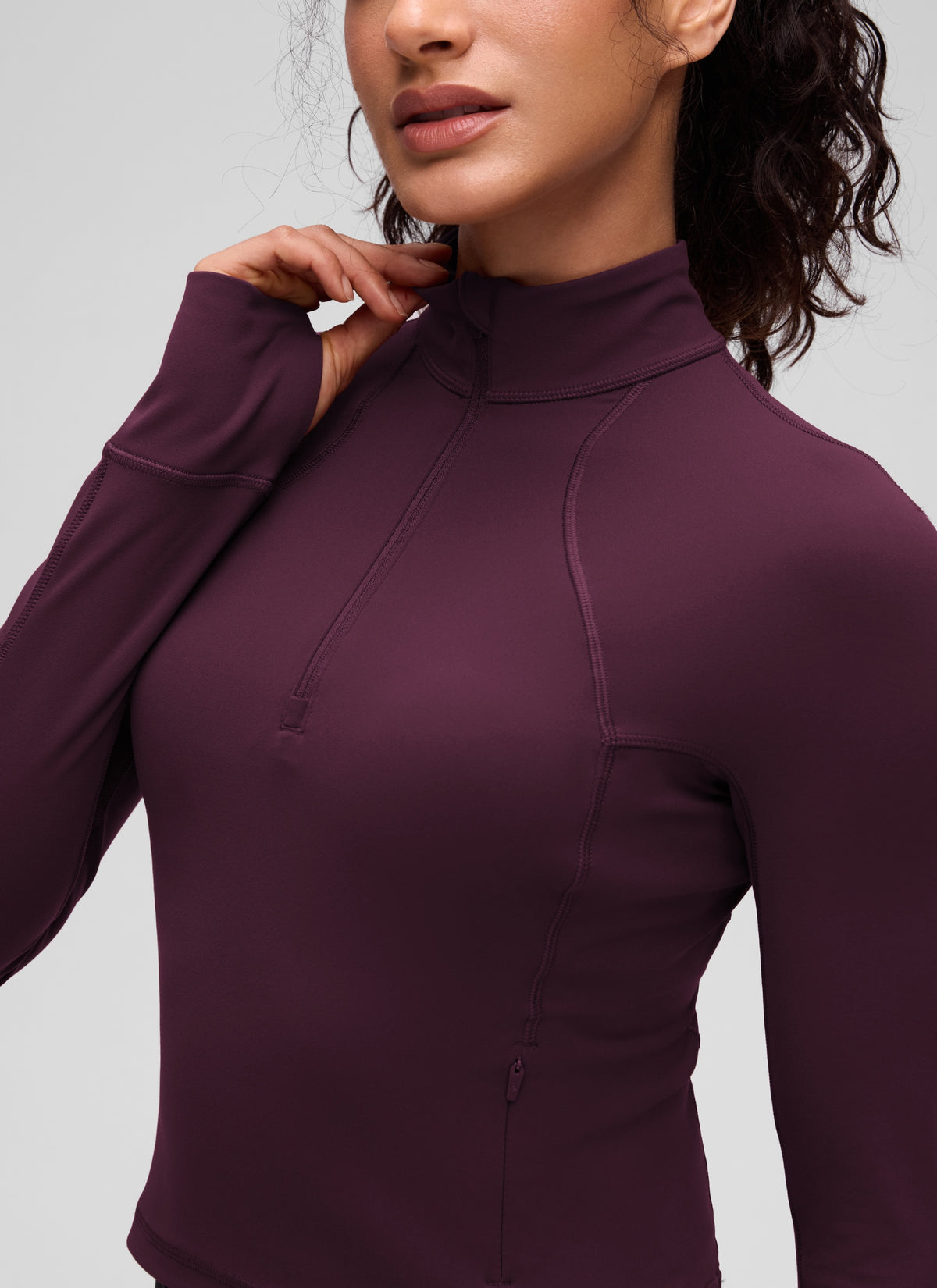 CRZ YOGA Parte Superior de Yoga de Corte Ajustado para Mujer Butterluxe con Media Cremallera y Manga Larga Morado Oscuro @model_info:Larissa