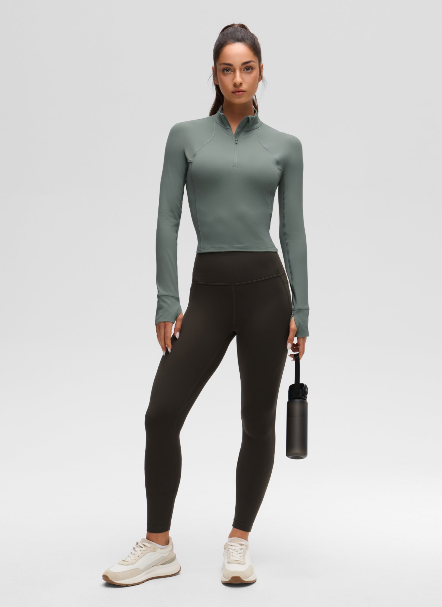 Camiseta de yoga de corte entallado Butterluxe con media cremallera y manga larga para mujer Verde salvia @model_info:I