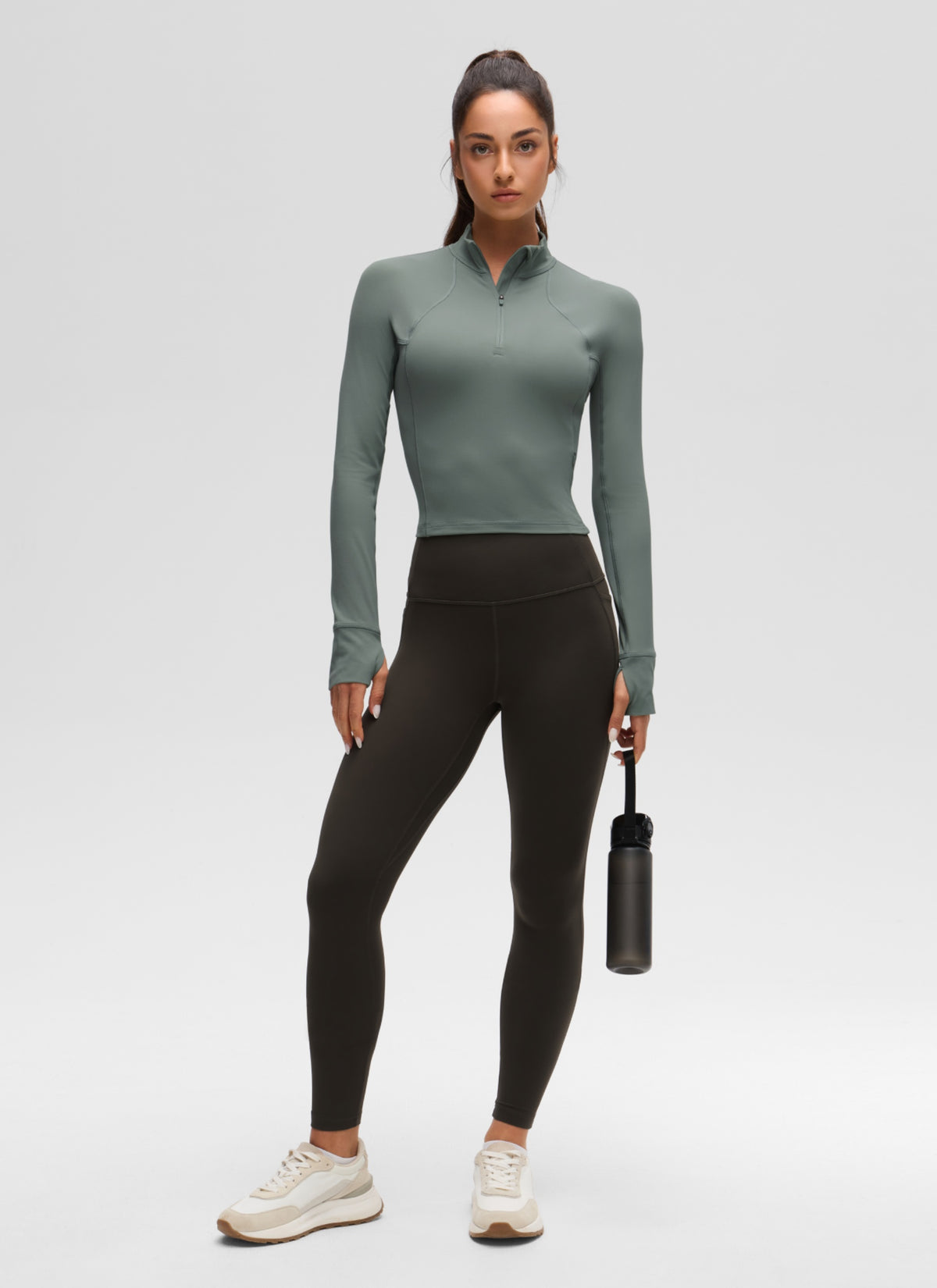 Camiseta de yoga de corte entallado Butterluxe con media cremallera y manga larga para mujer Verde salvia @model_info:I