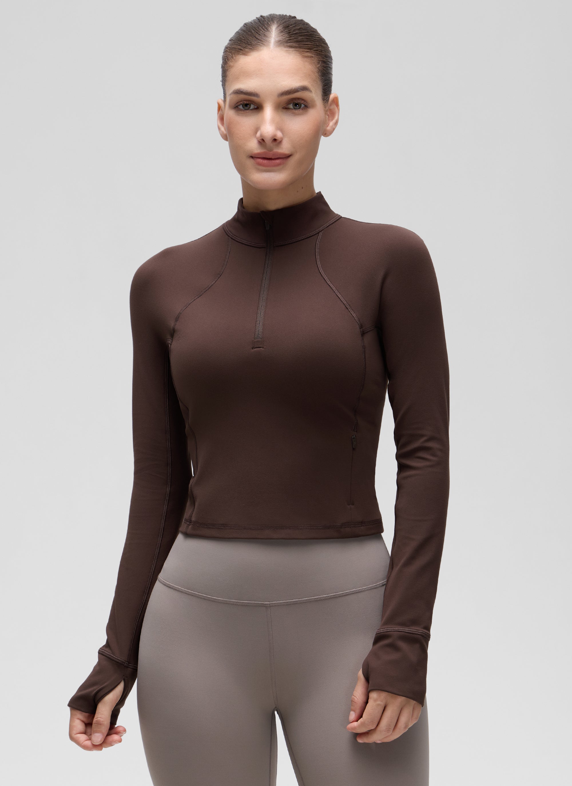CRZ YOGA Parte Superior de Yoga de Corte Ajustado para Mujer Butterluxe con Media Cremallera y Manga Larga Marrón Hot Fudge @model_info:Jaynne