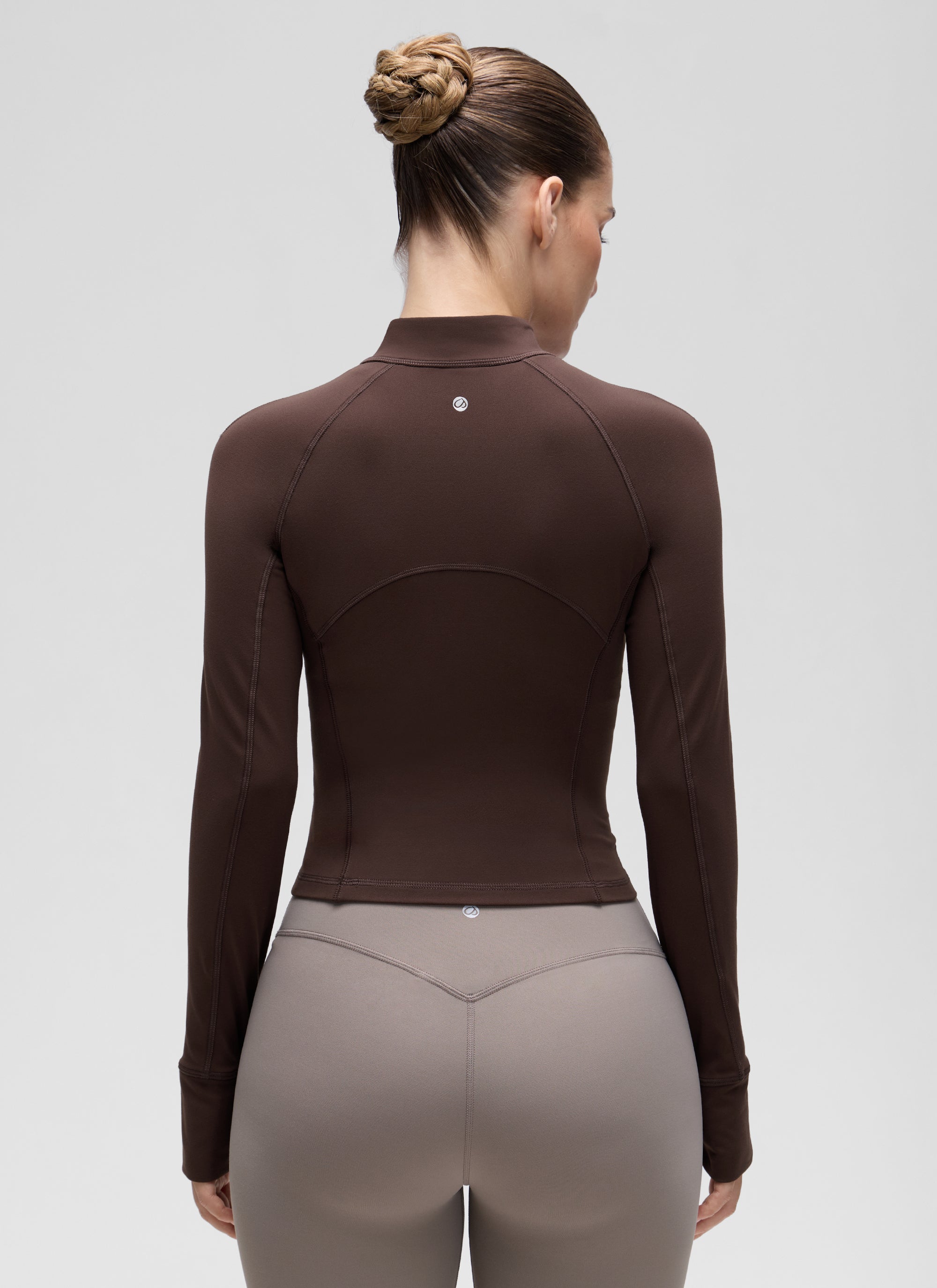 CRZ YOGA Parte Superior de Yoga de Corte Ajustado para Mujer Butterluxe con Media Cremallera y Manga Larga Marrón Hot Fudge @model_info:Jaynne
