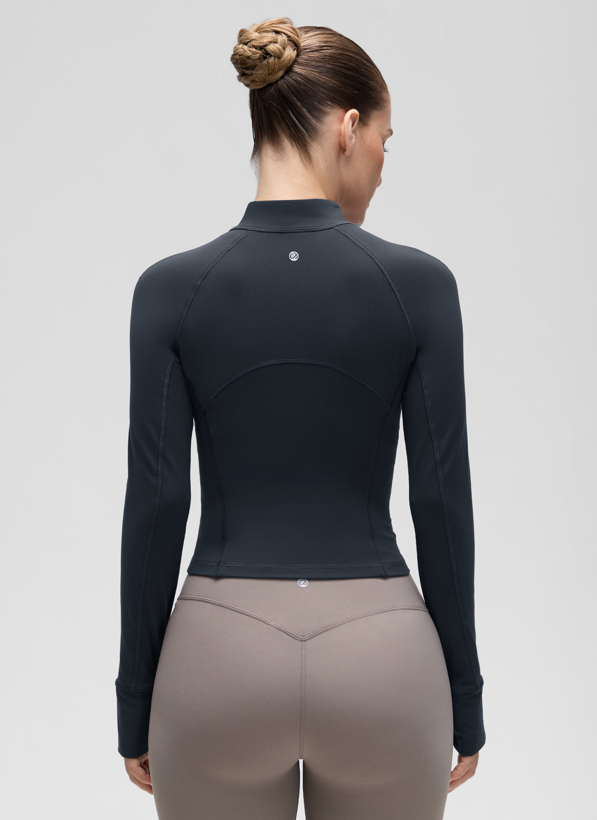 Camiseta de yoga de corte entallado Butterluxe con media cremallera y manga larga para mujer Azul marino verdadero @model_info:Jaynne