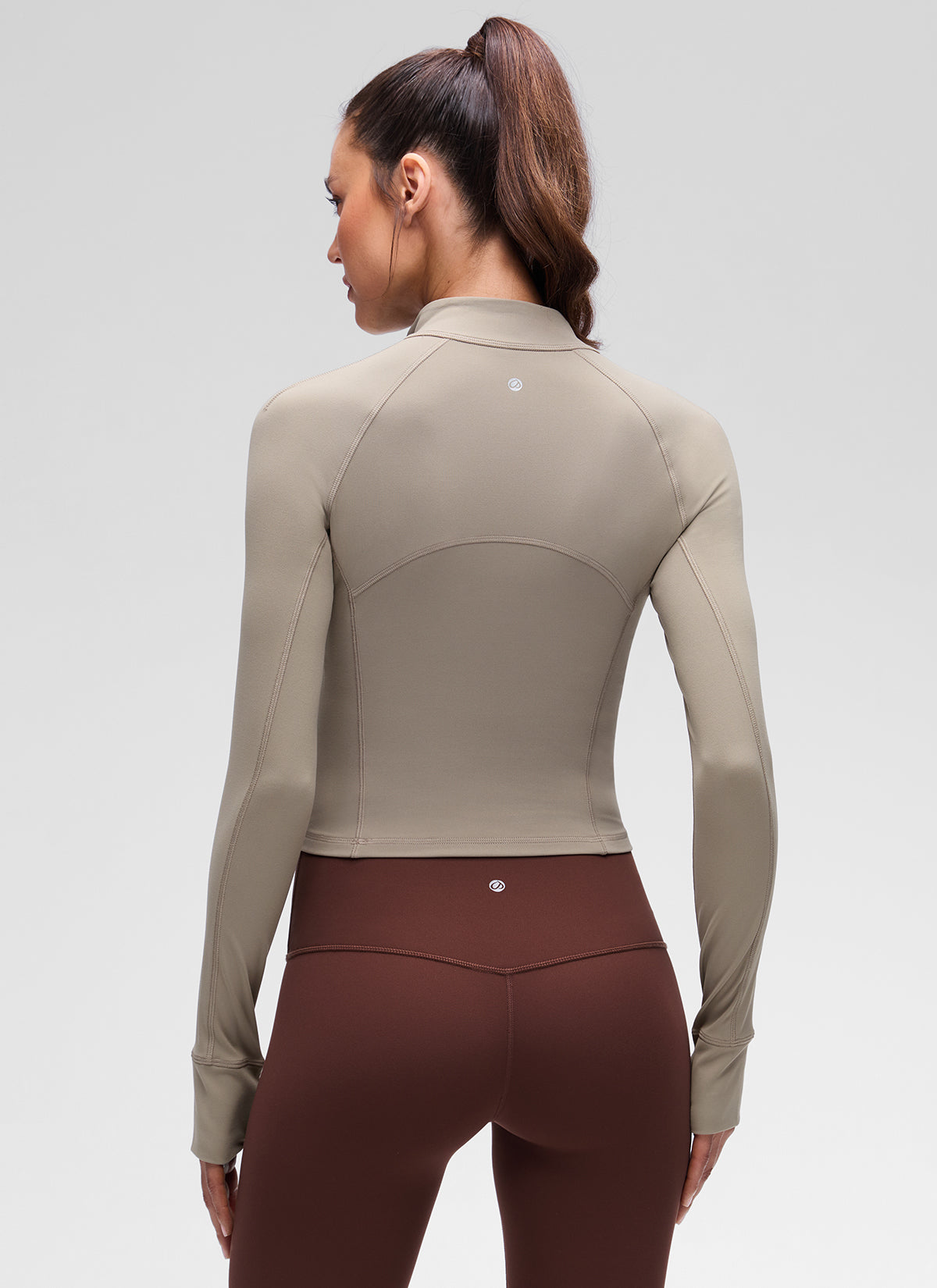 CRZ YOGA Parte Superior de Yoga de Corte Ajustado para Mujer Butterluxe con Media Cremallera y Manga Larga Gris Ceniza Cálido @model_info:Kseniia